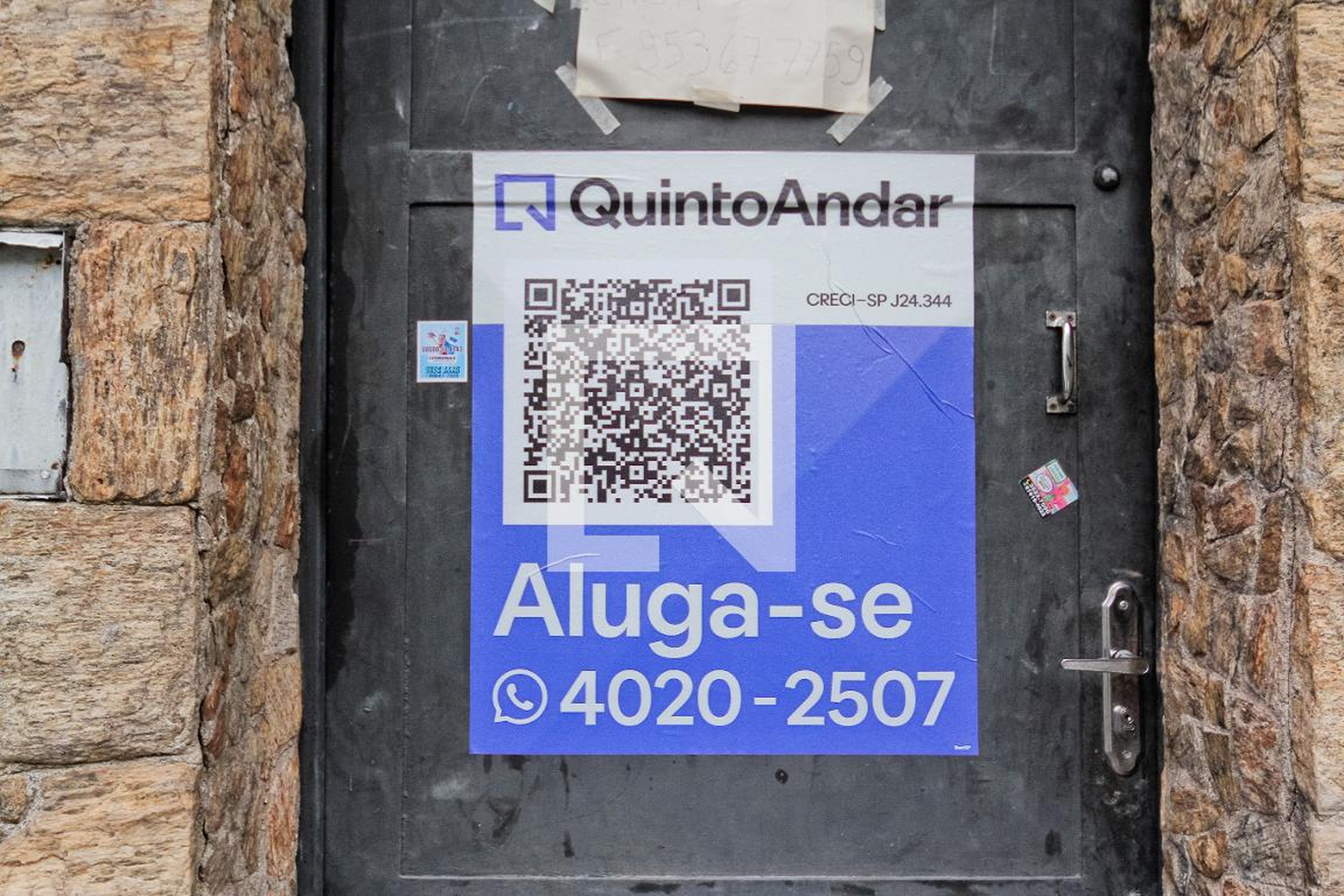 Fachada Condomínio em Rua Montes Claros, 350