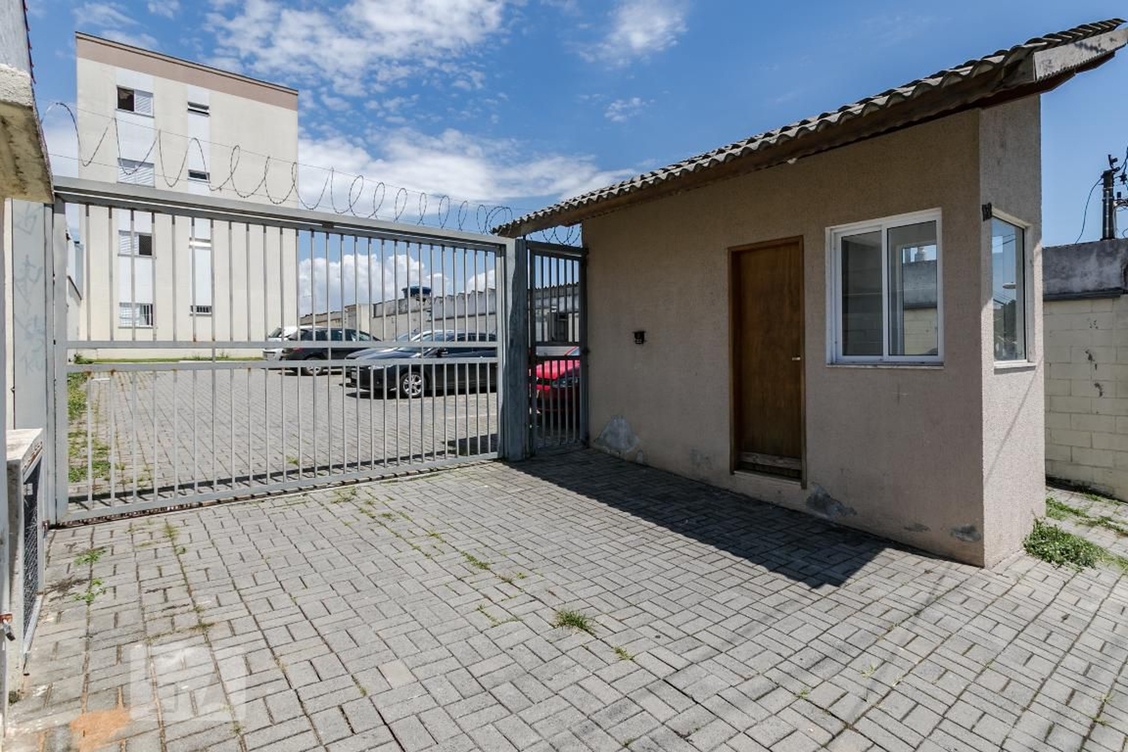 Fachada Condomínio em Rua Shiguetoshi Suzuki, 138