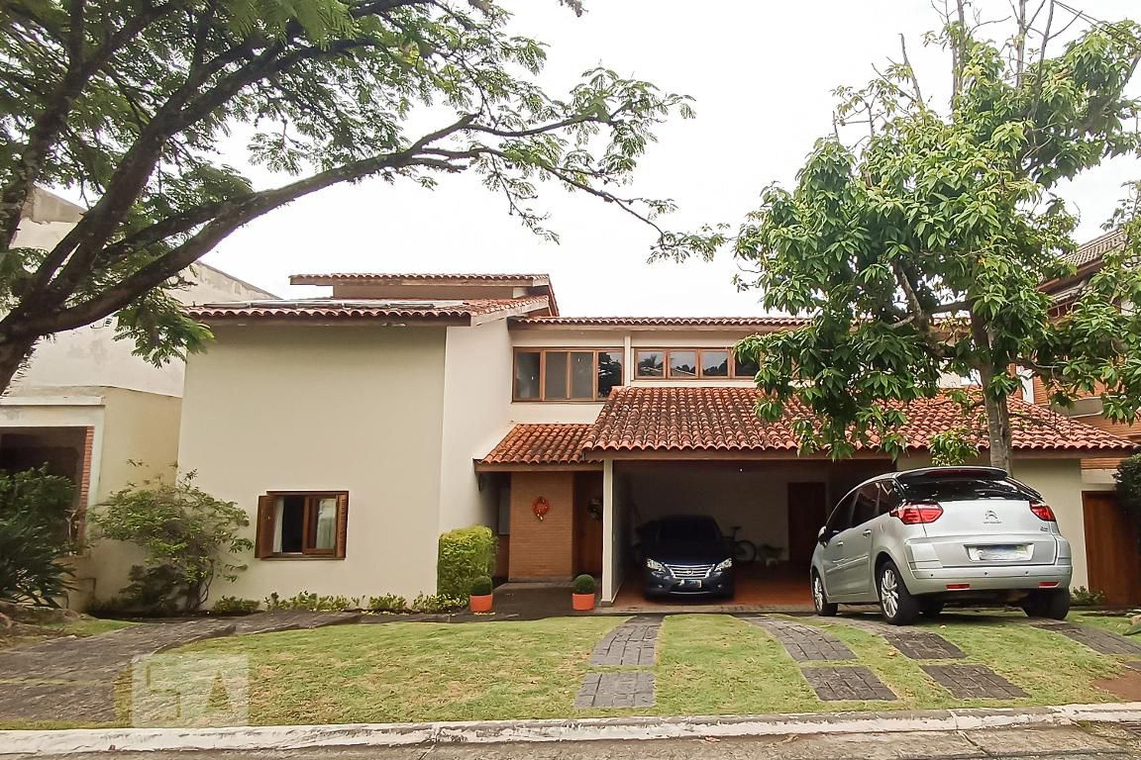 Fachada Condomínio em Alameda Chibaras, 316