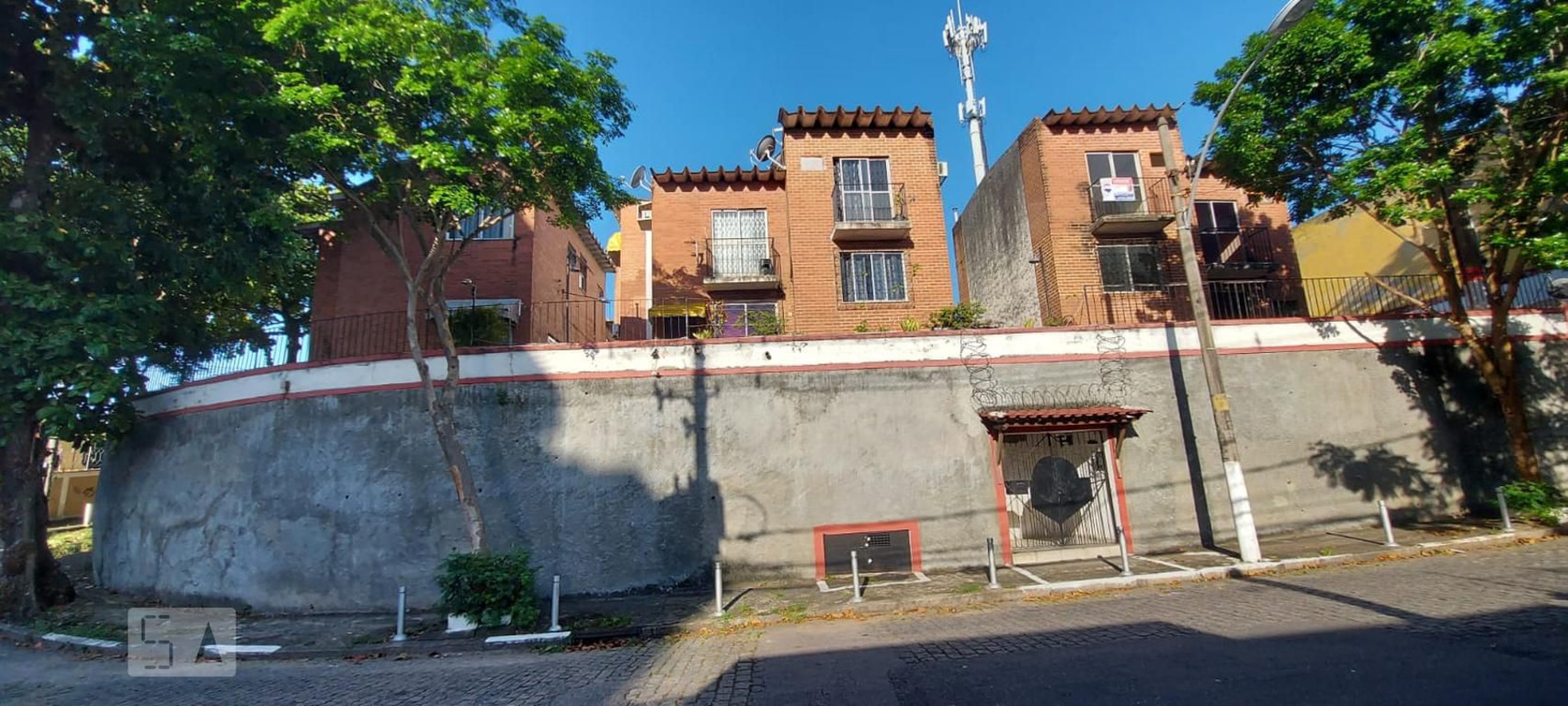 Fachada do Condomínio Condomínio em Rua Luís de Brito, 128