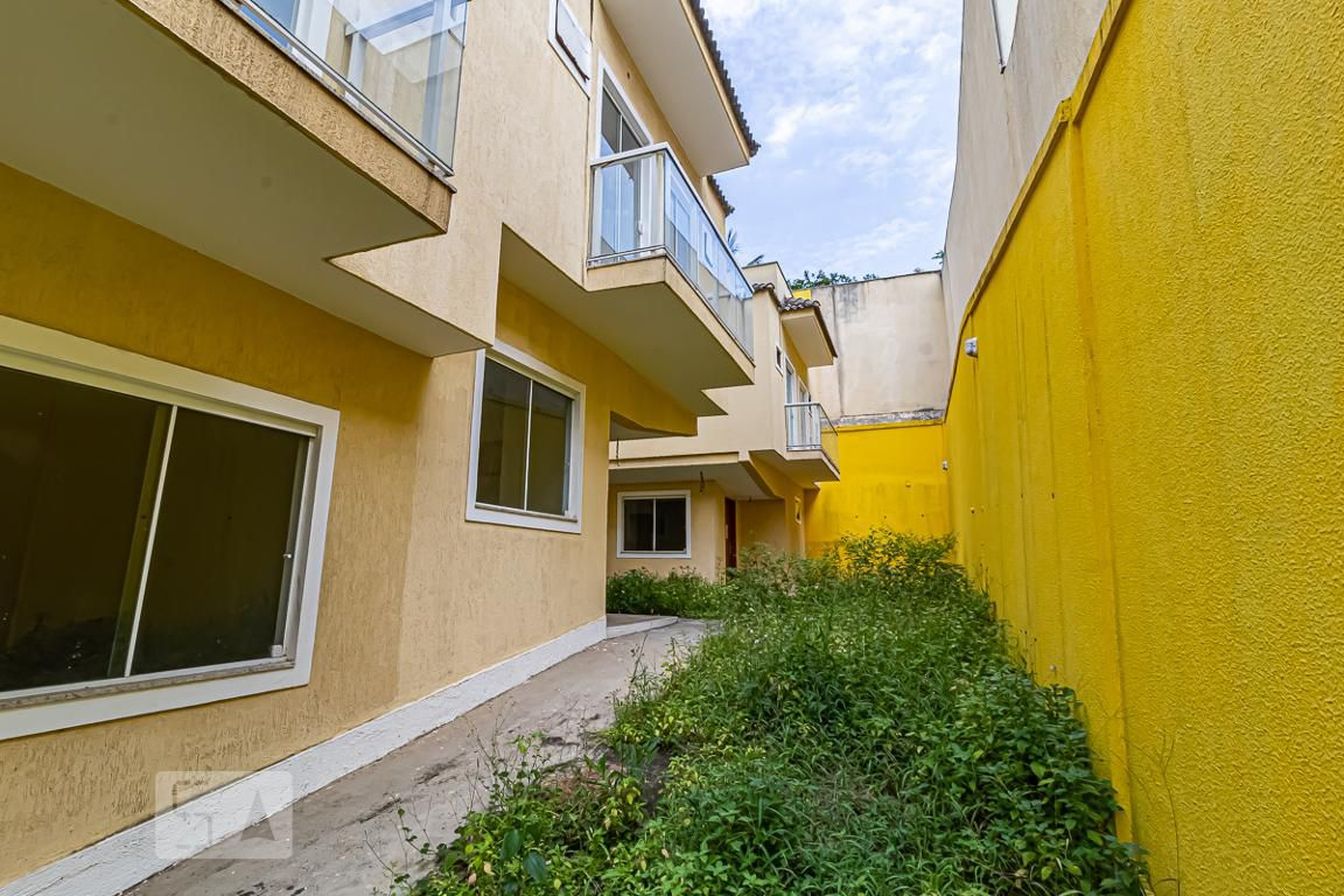 Fachada Condomínio em Rua Alberto Pasqualini, 672