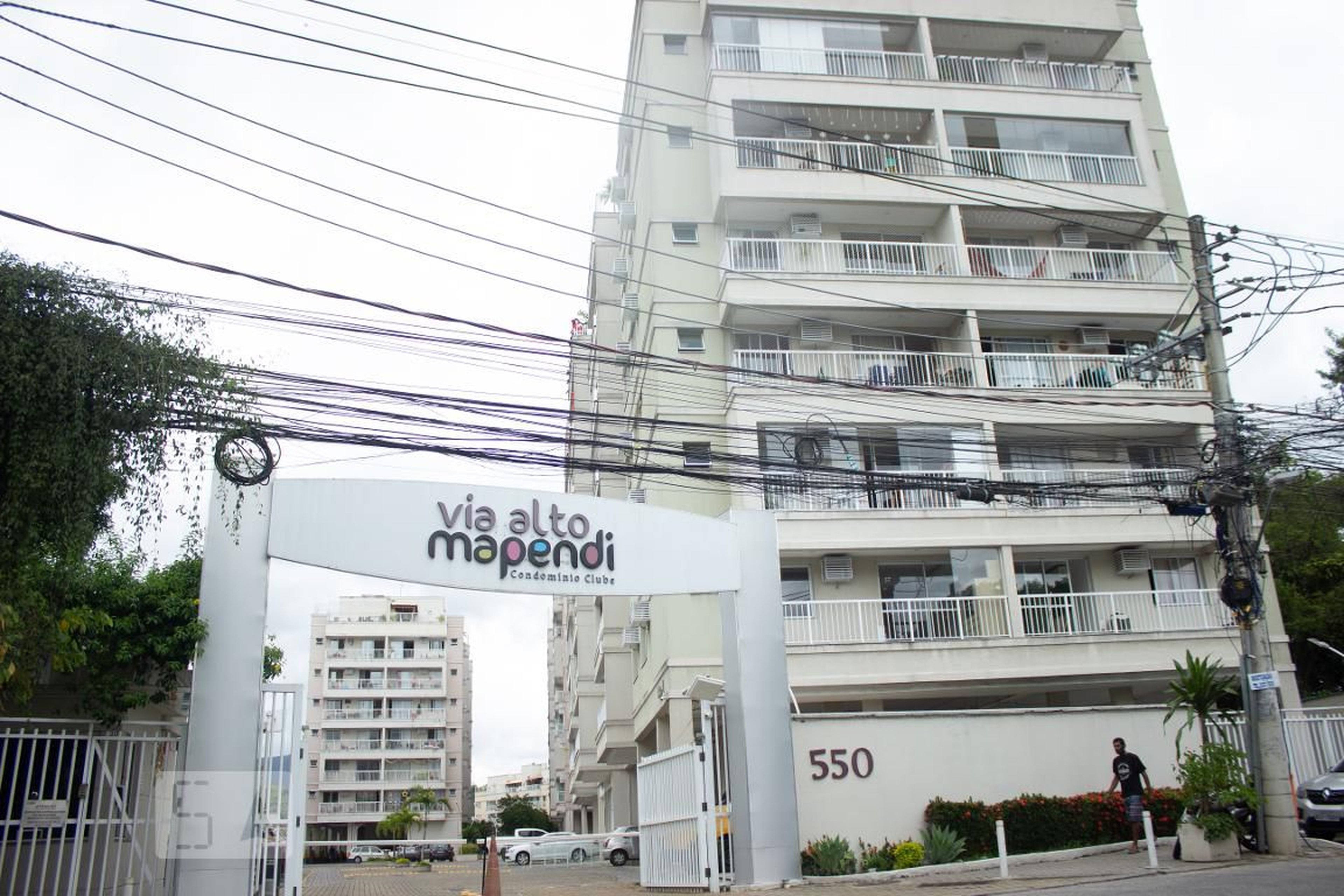 Fachada Condomínio em Rua Mapendi, 102