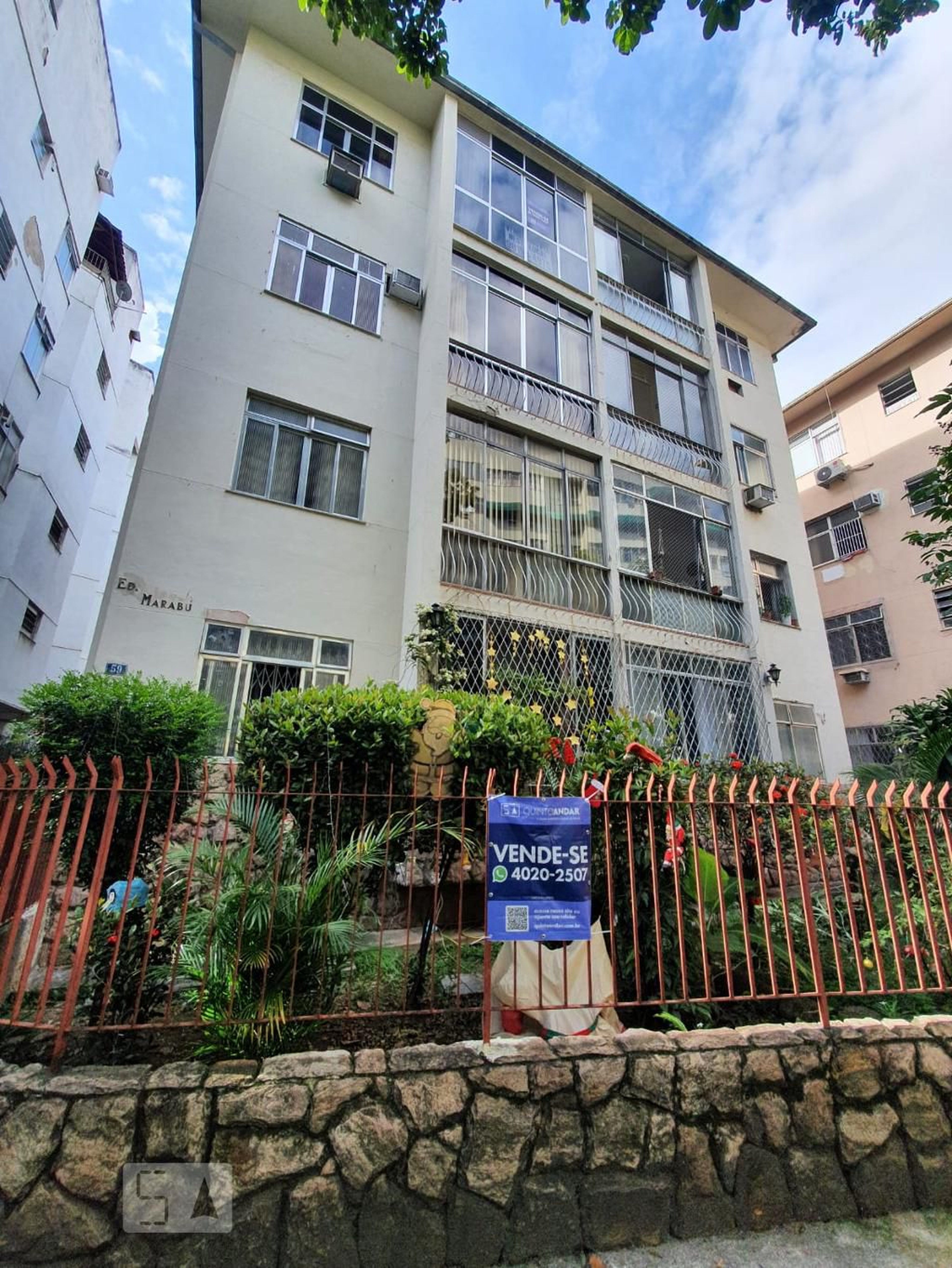 Fachada do Condominio Edifício Lá Salette