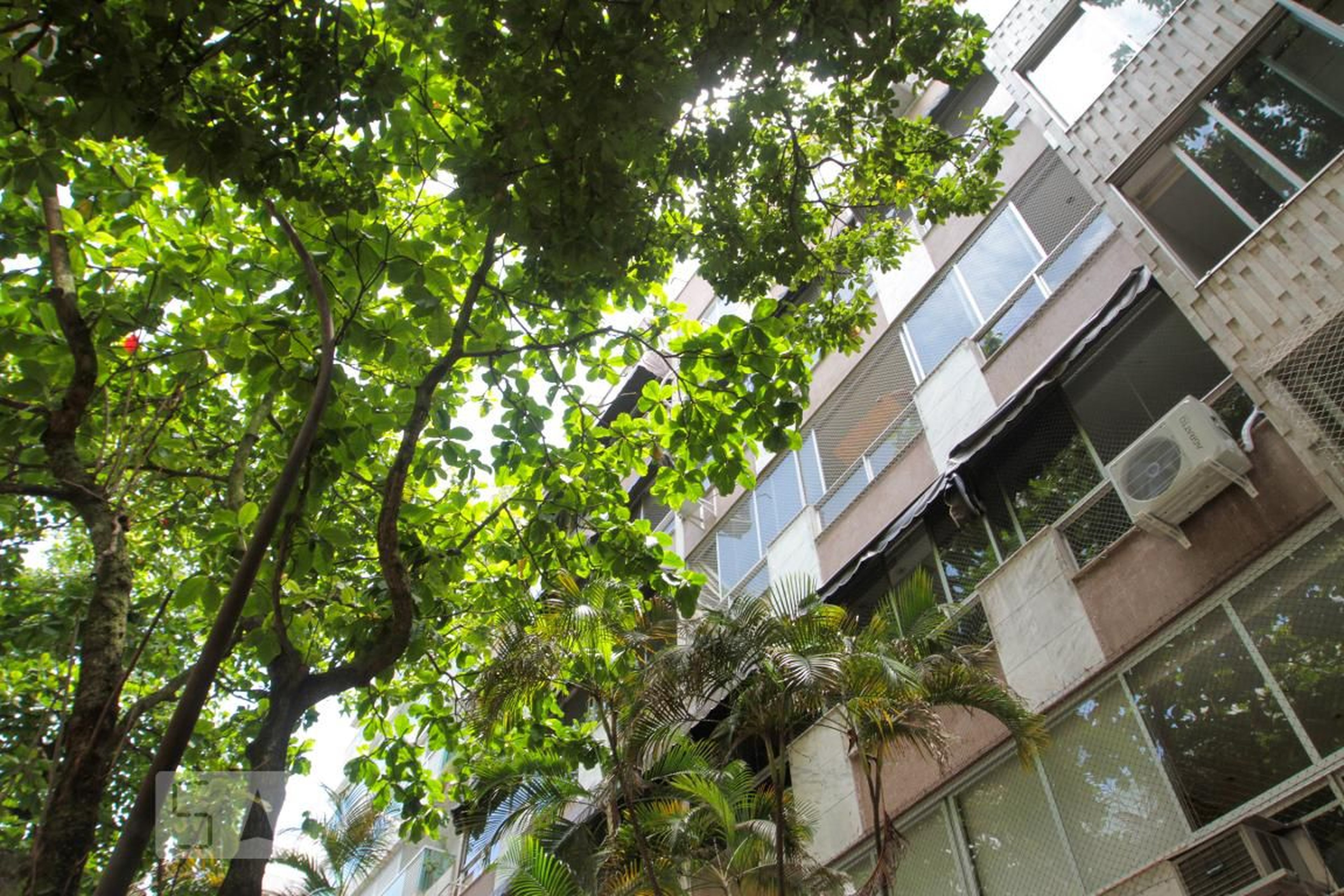 Fachada do Prédio Condomínio em Rua General Venâncio Flores, 388