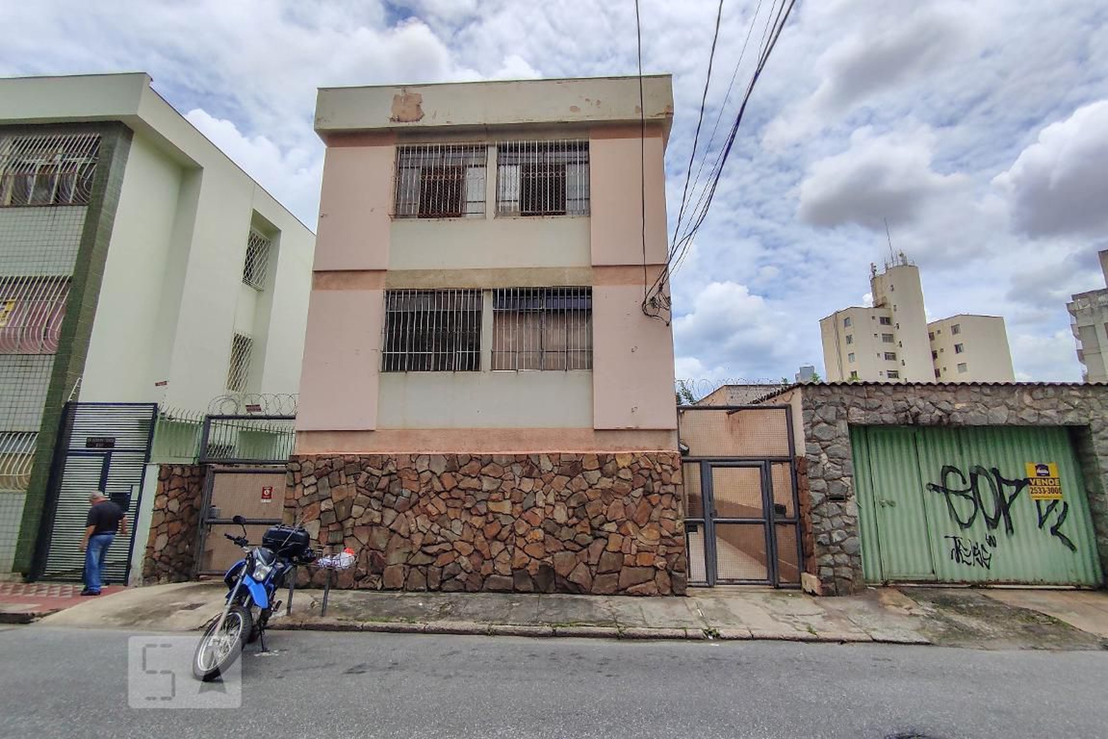 Fachada Condomínio em Rua Tavares Bastos, 373