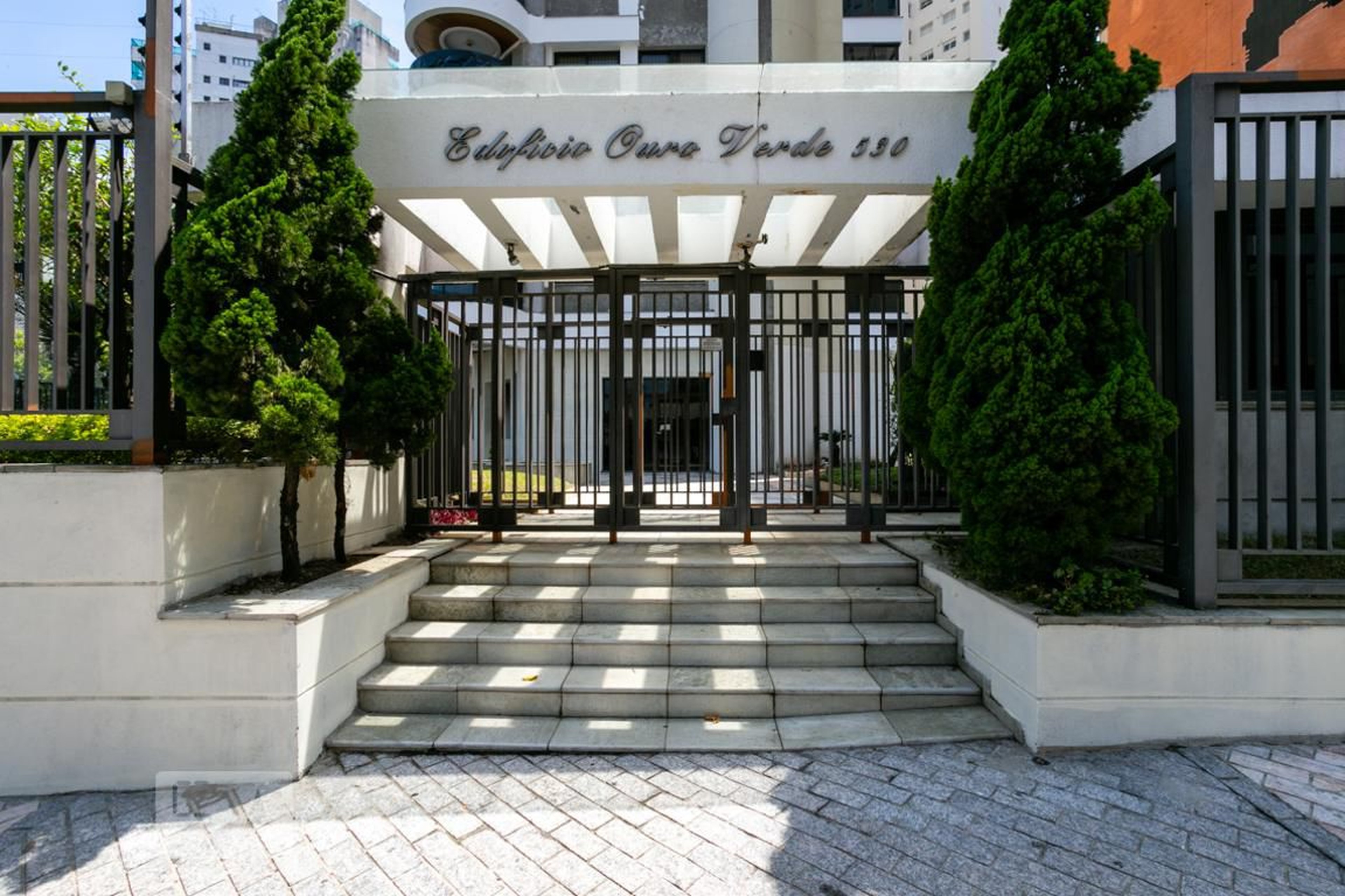 Fachada do condomínio Condomínio Ouro Verde