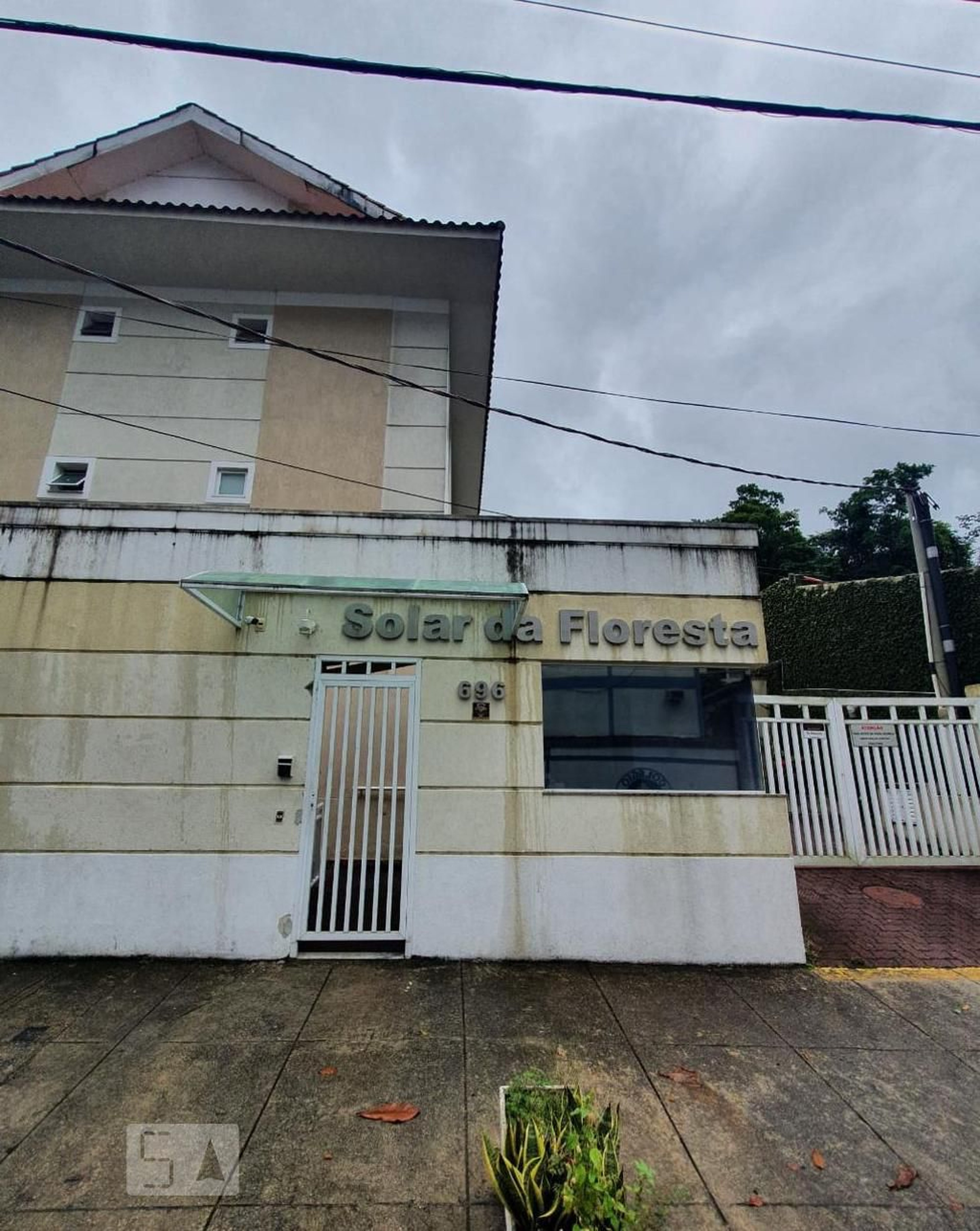 Fachada do Condomínio Condomínio Solar da Floresta