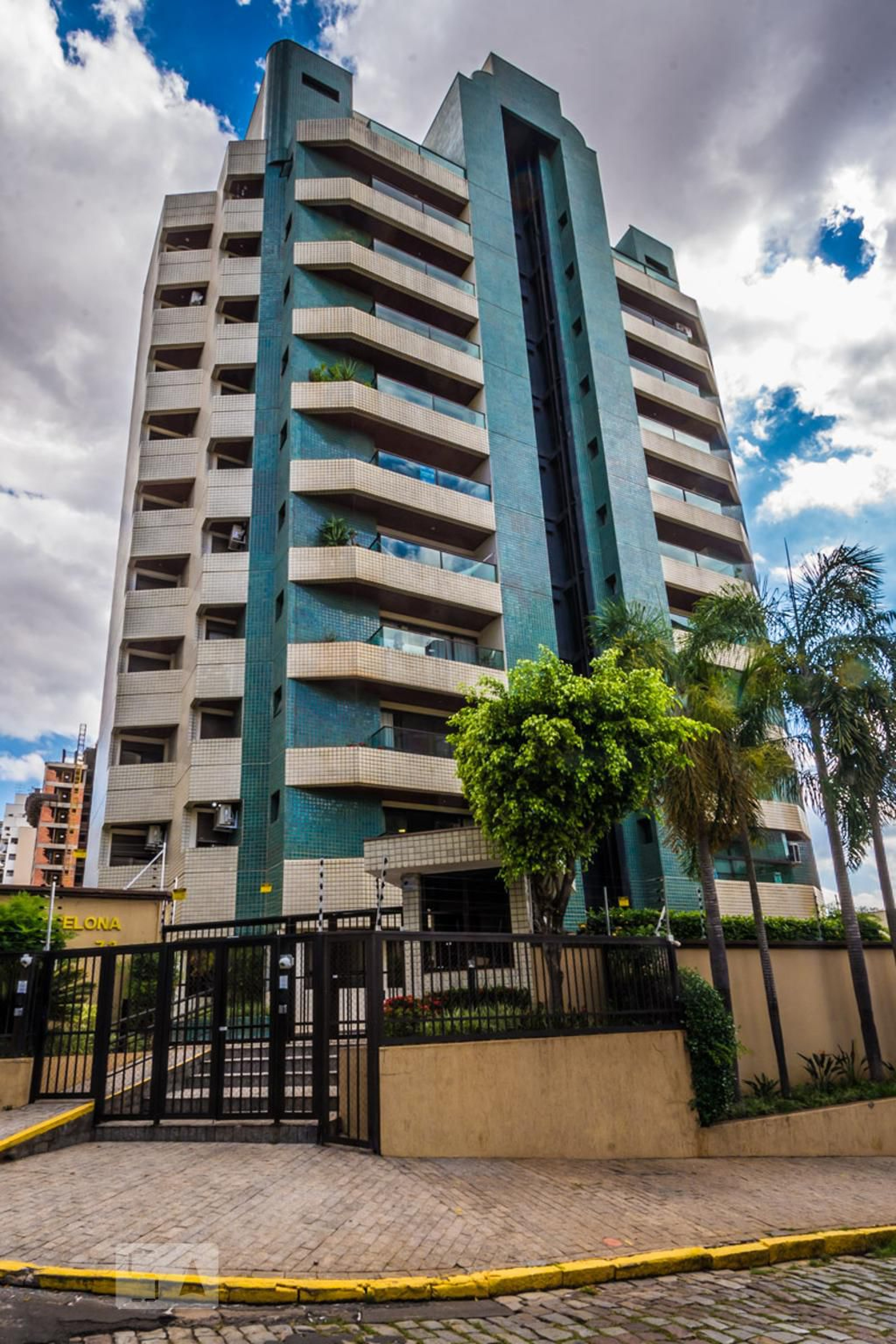 Fachada Condomínio em Rua Barão de Ataliba, 72