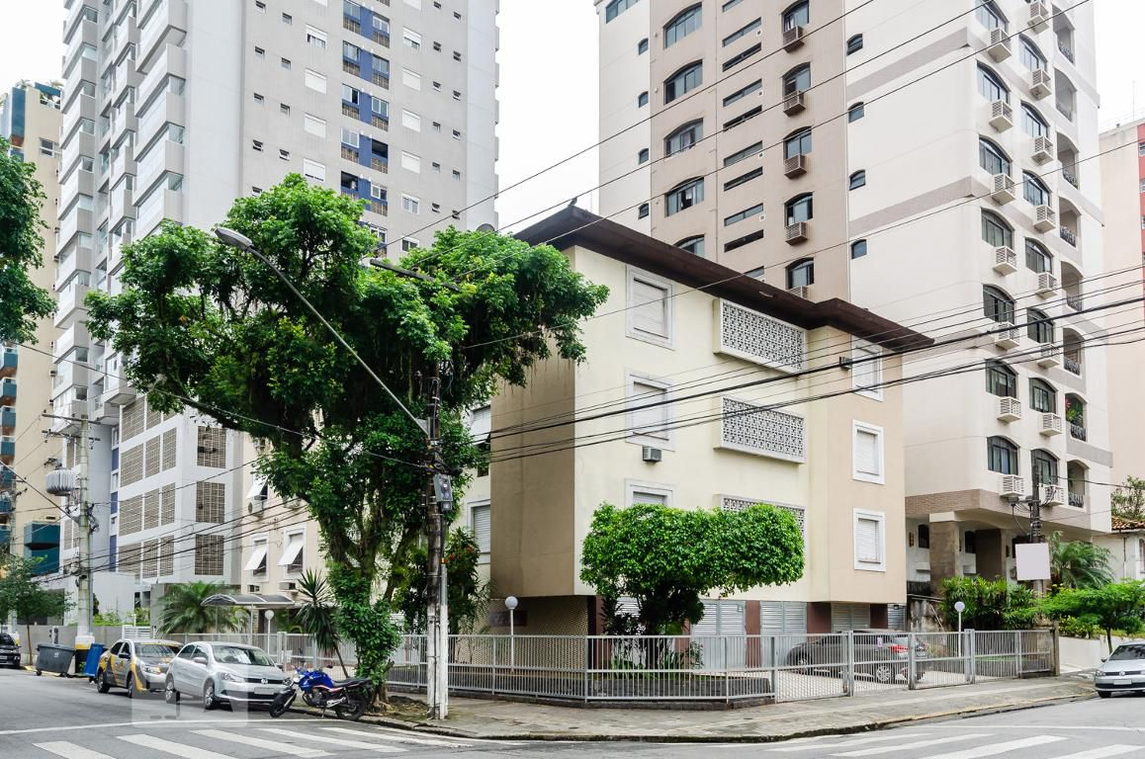 Fachada Condomínio em Rua Bahia, 113