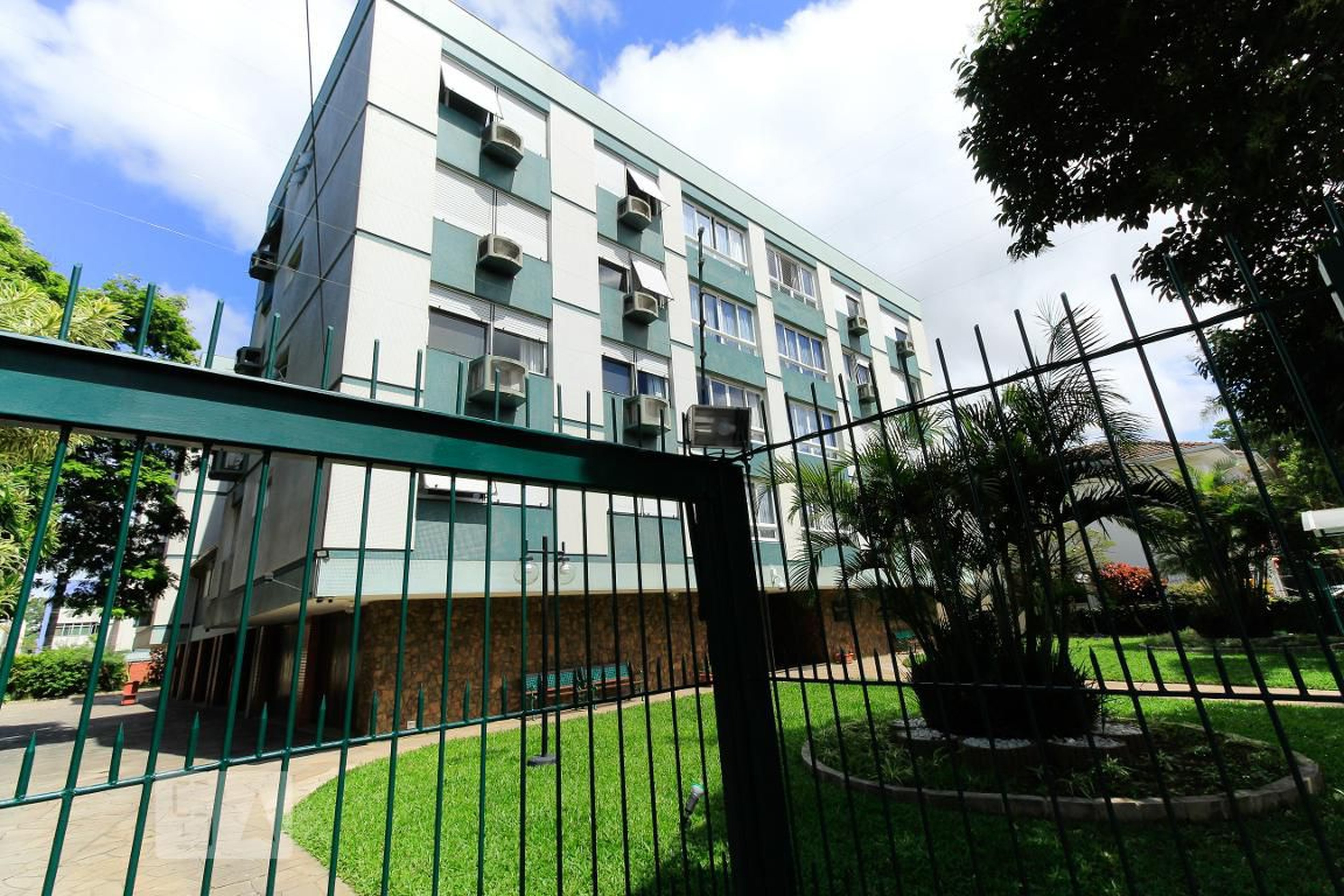 Fachada Condomínio em Rua Múcio Teixeira, 693