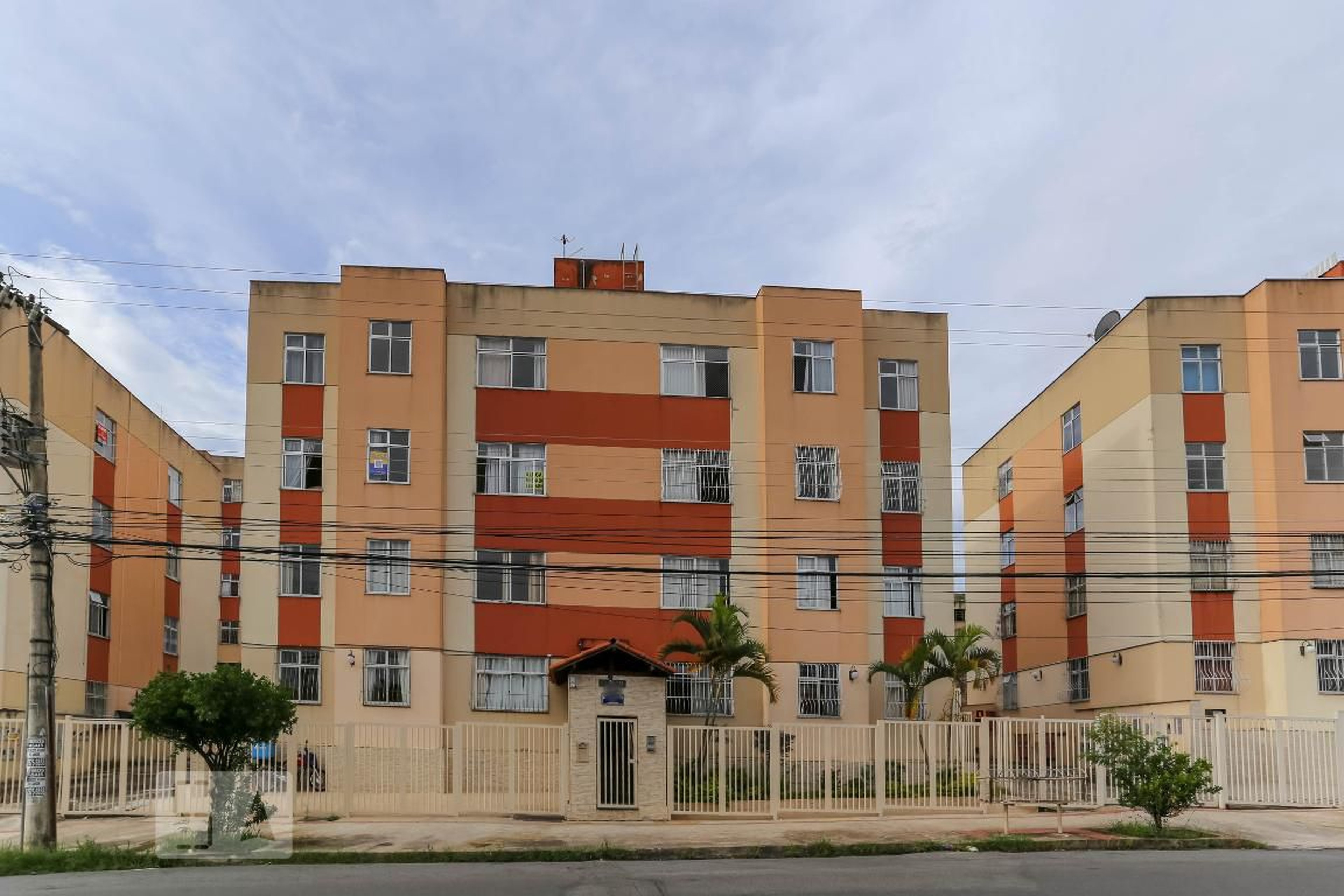 Fachada Condomínio em Rua Leonil Prata, 899