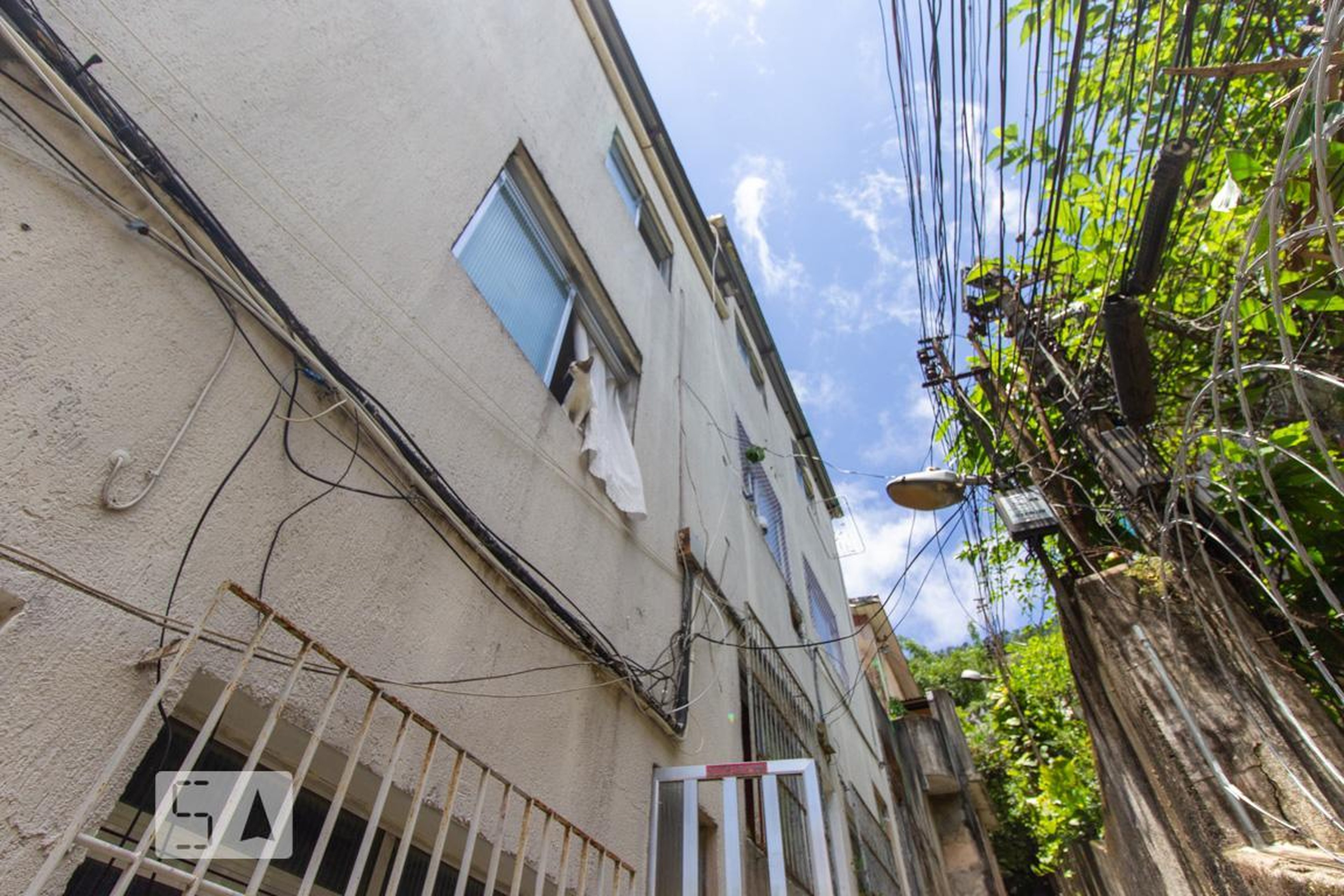 Fachada Condomínio em Rua Álvaro Ramos, 469