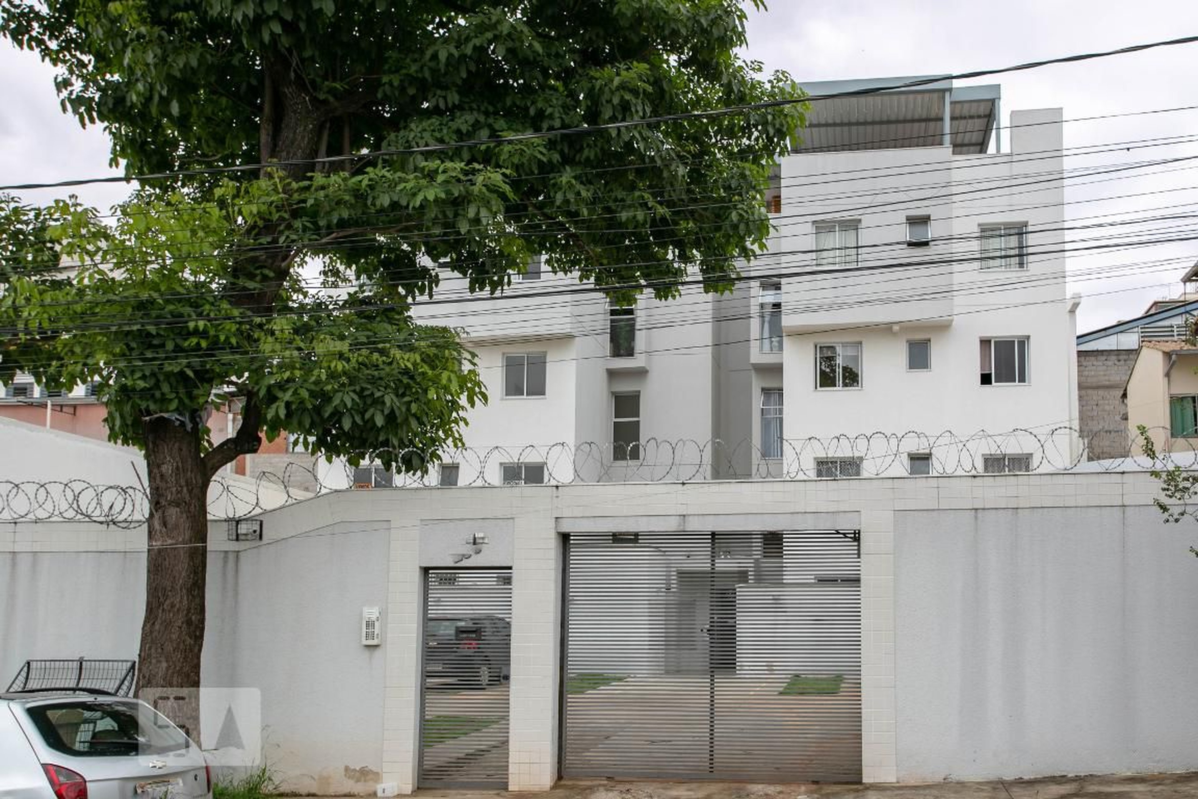 Fachada Condomínio em Rua Bernardino Oliveira Pena, 200