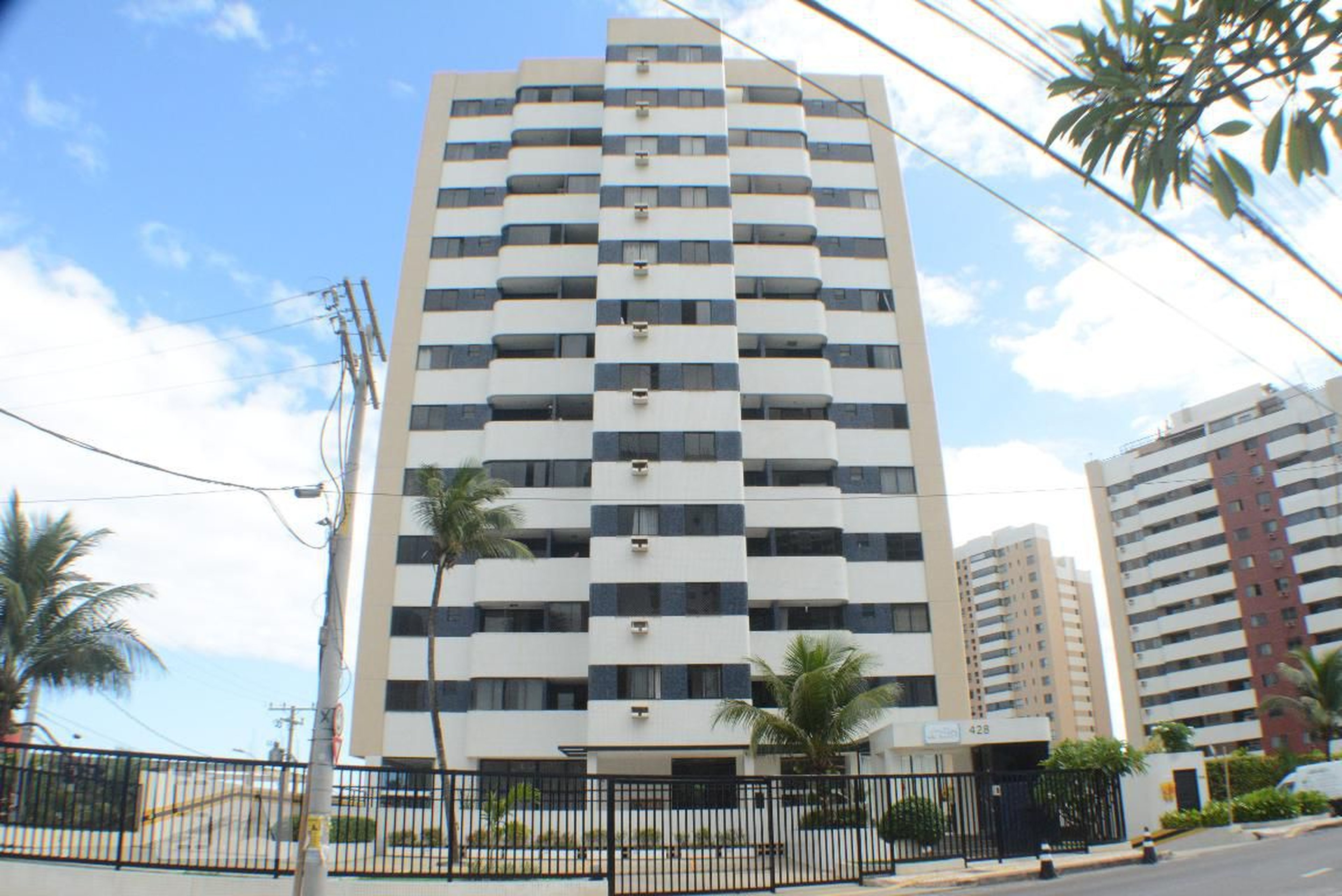 Fachada Condomínio em Rua Rodrigues Dórea, 428