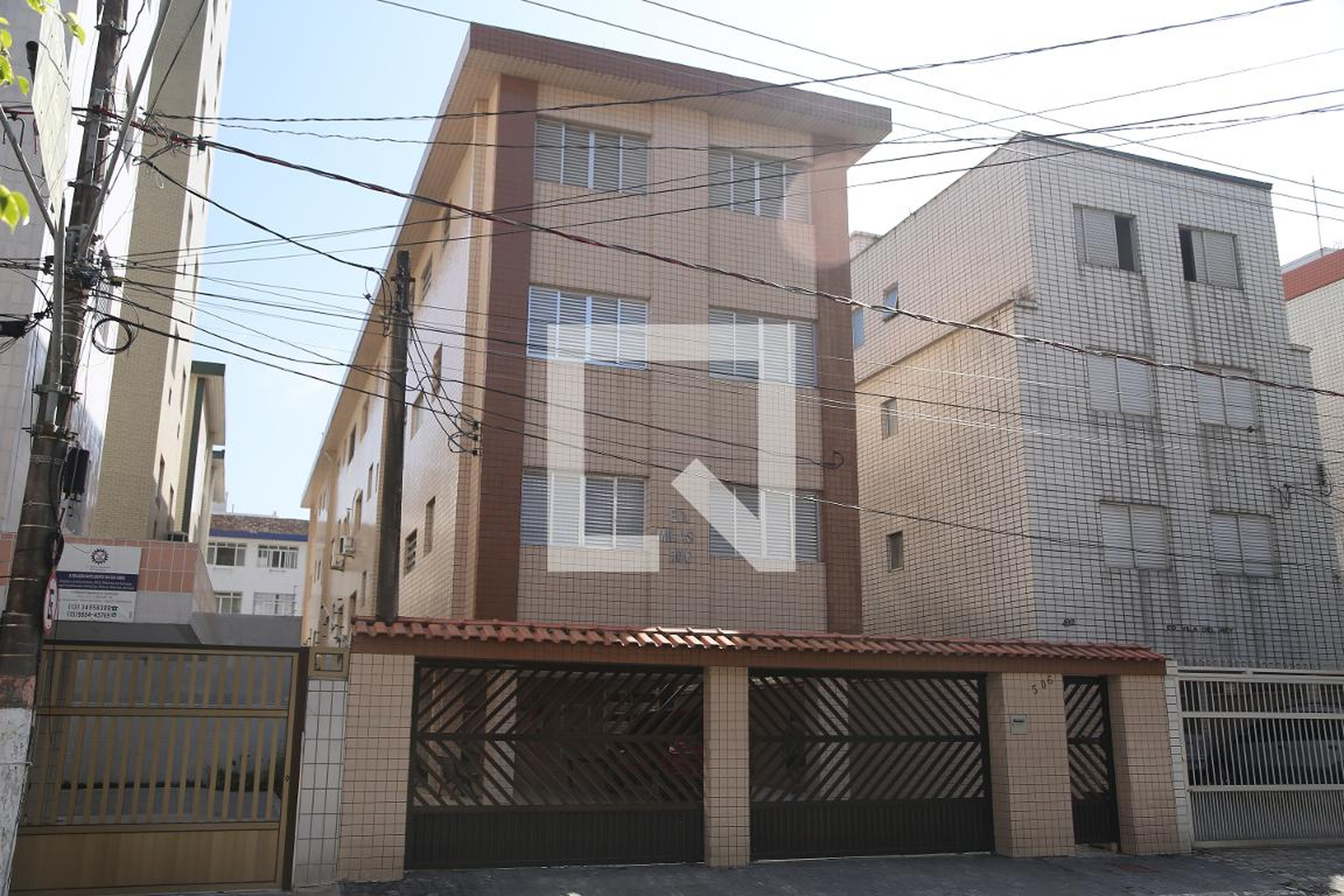 Fachada Condomínio em Rua Bahia, 506