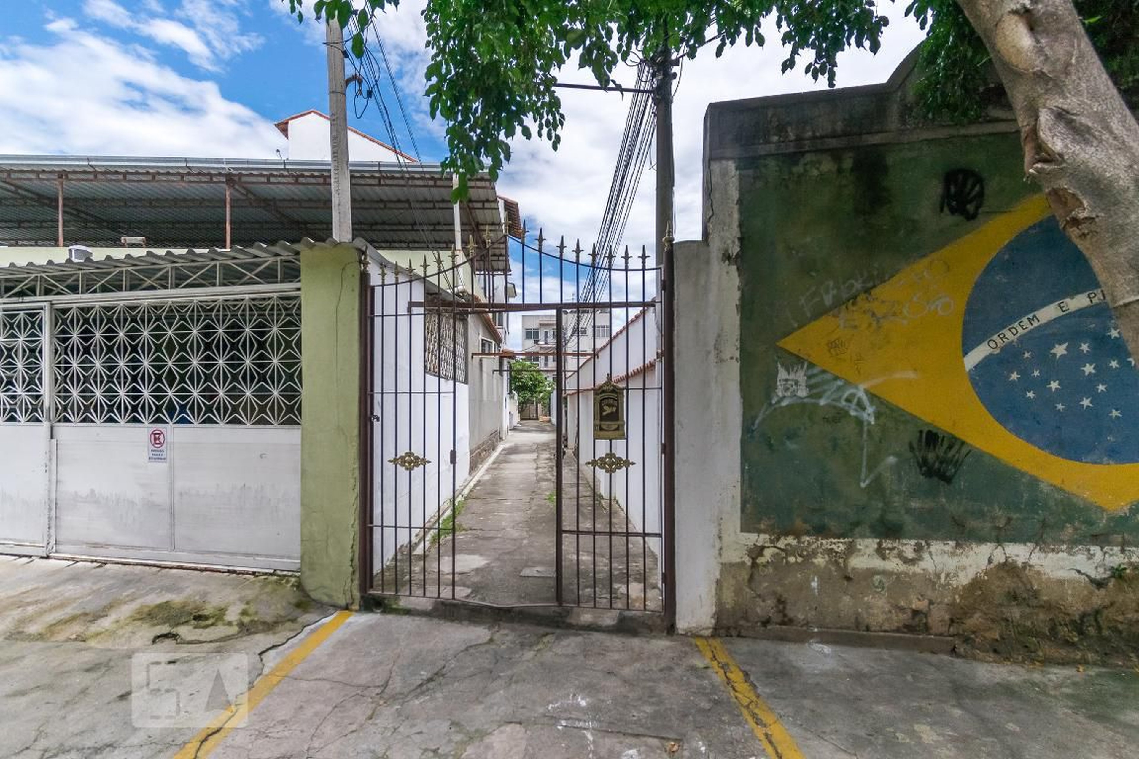 Fachada Condomínio em Rua Joaquim Rego, 64