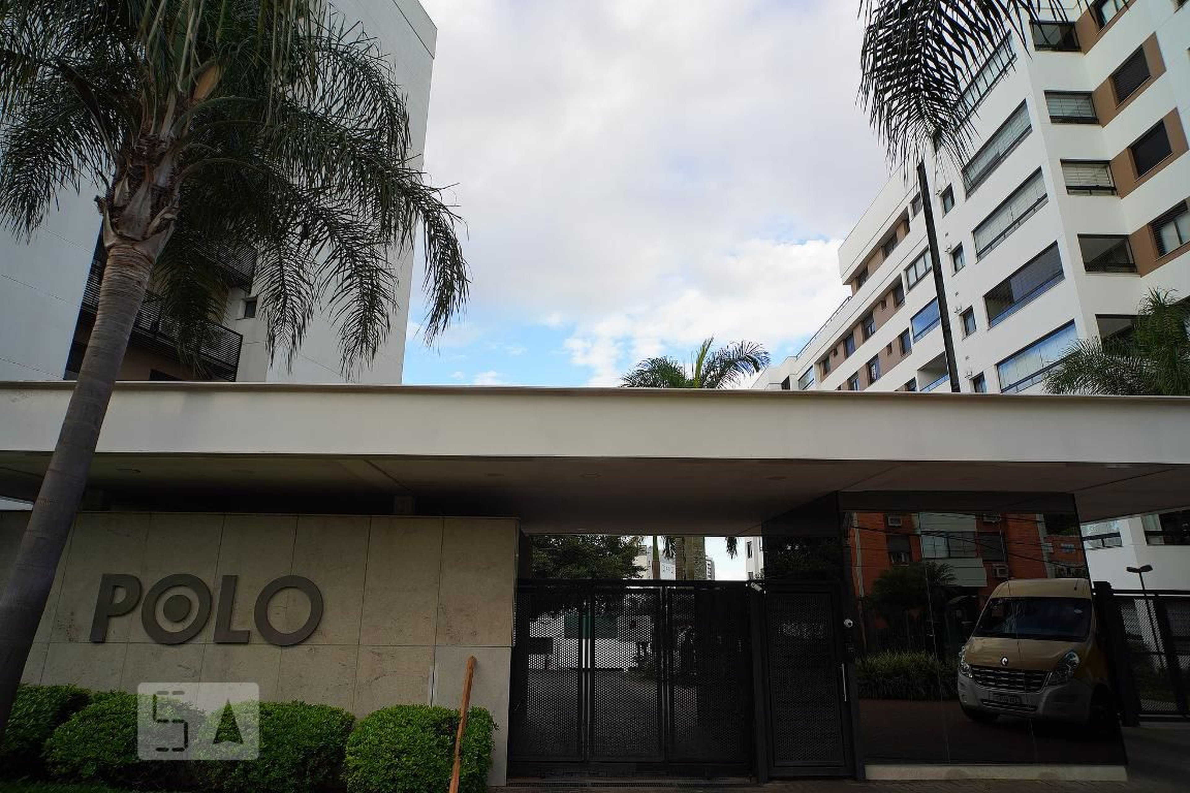 Fachada do Condomínio Condomínio Polo