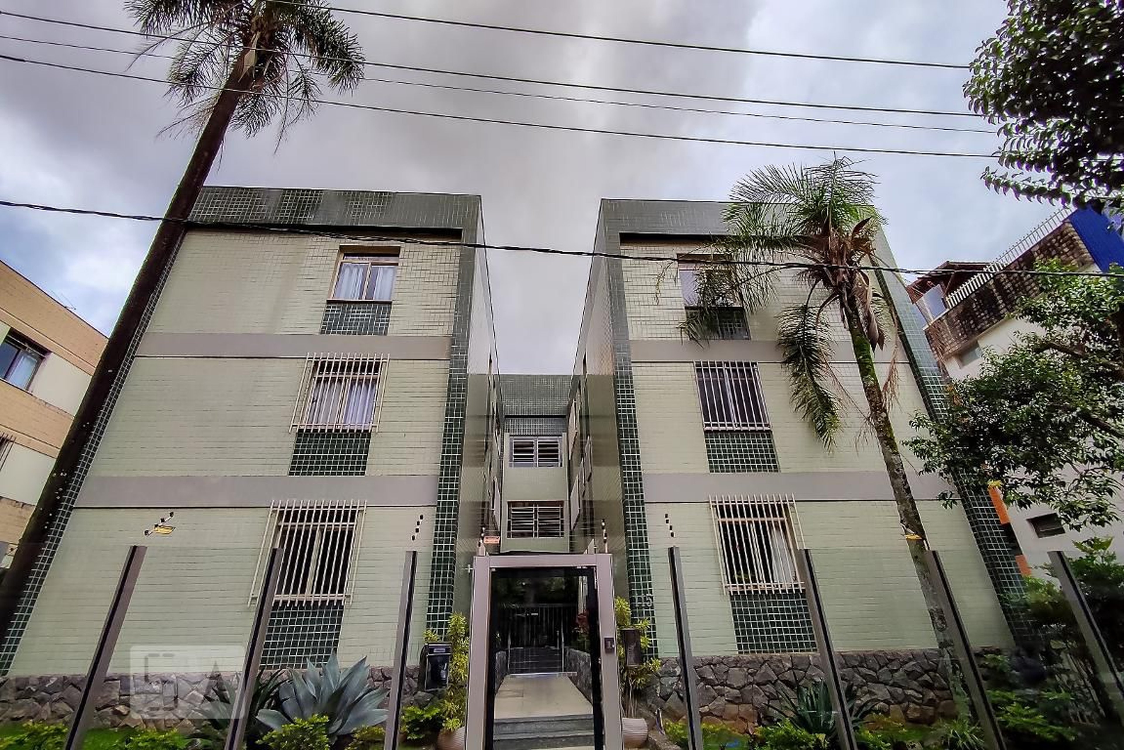 Fachada Condomínio em Rua Ramalhete, 115