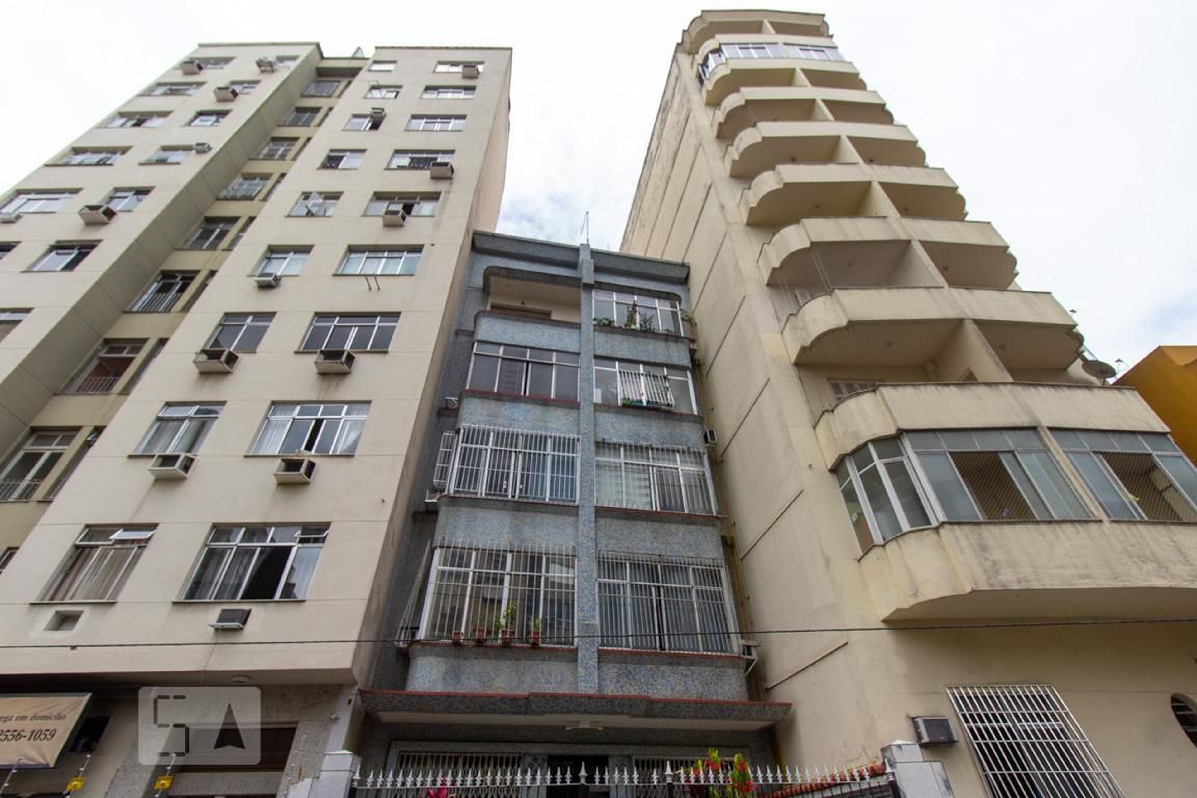 Fachada do condomínio Condomínio em Rua Bento Lisboa, 10