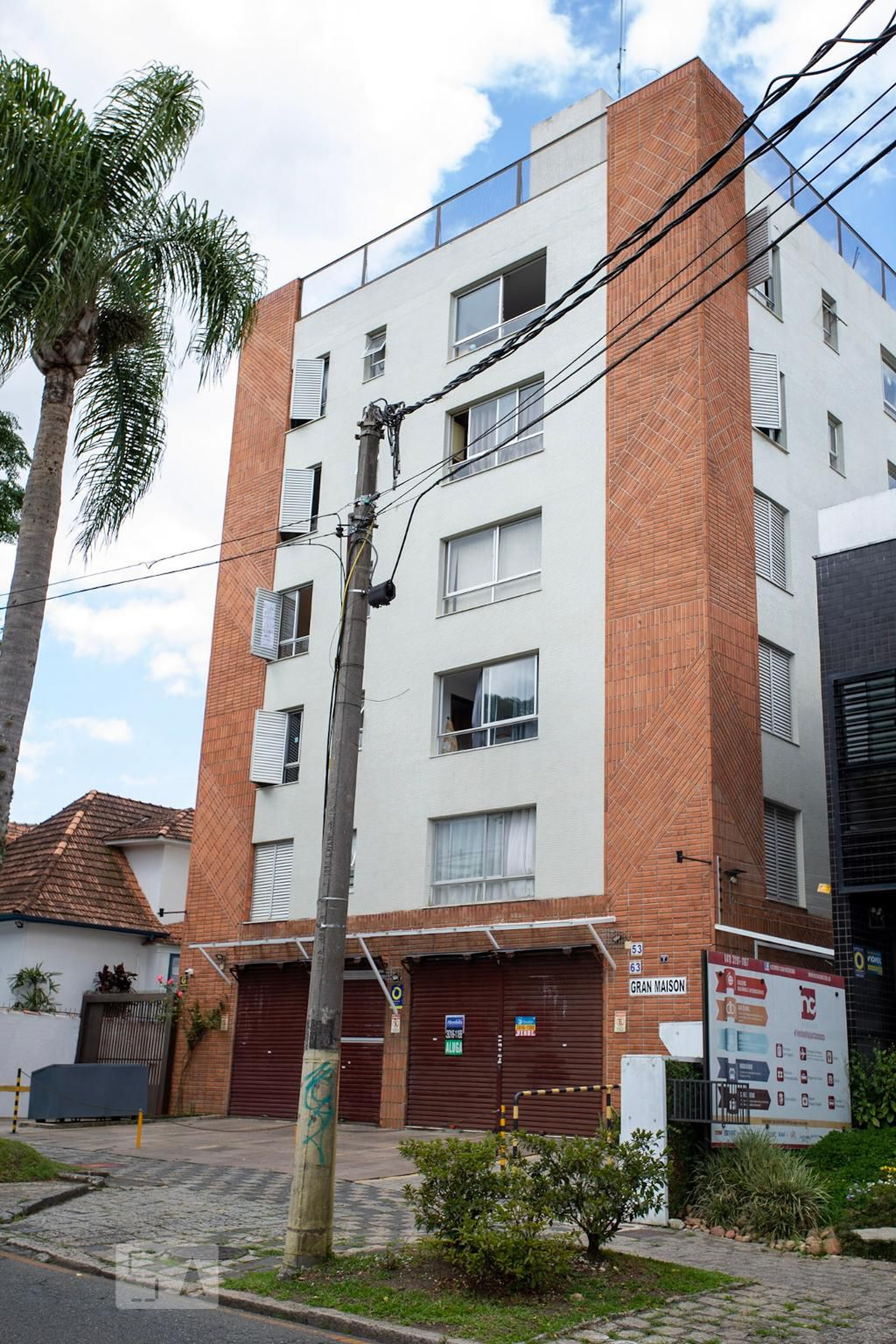 Fachada Condomínio em Rua Doutor Faivre, 53