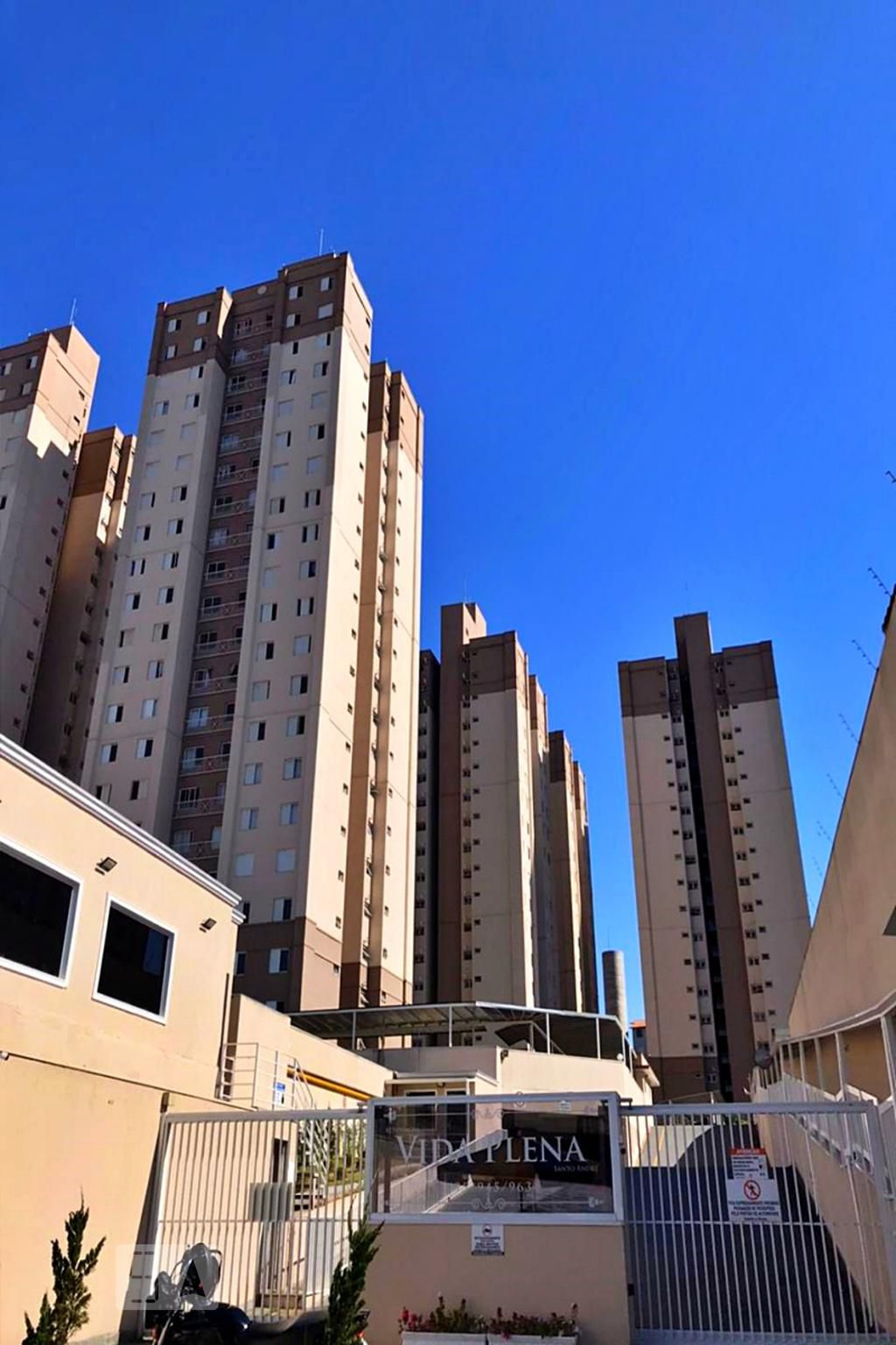 Fachada Condomínio em Rua Jorge Beretta, 1076