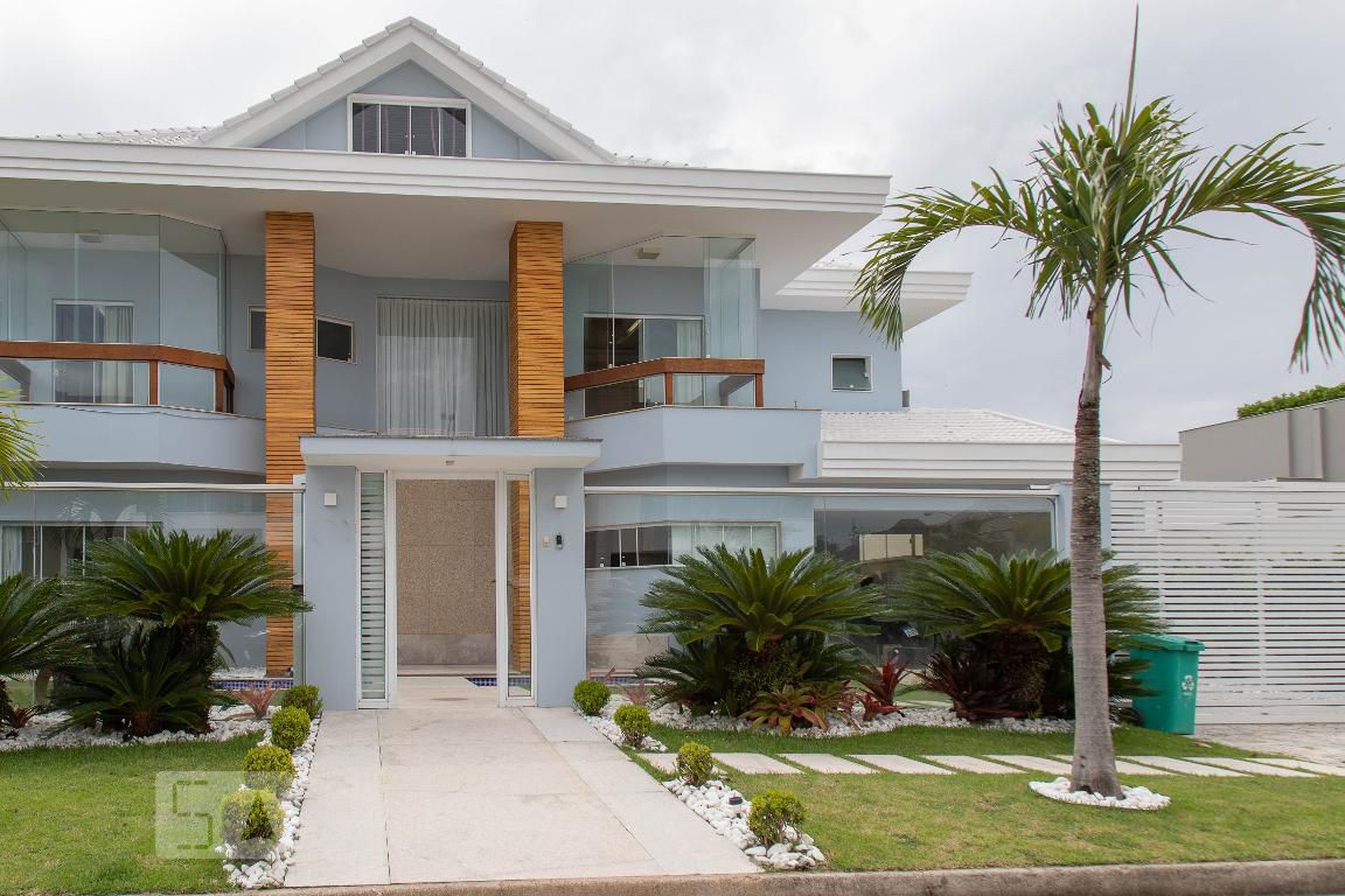 Fachada Condomínio em Rua Paulo Santos, 571