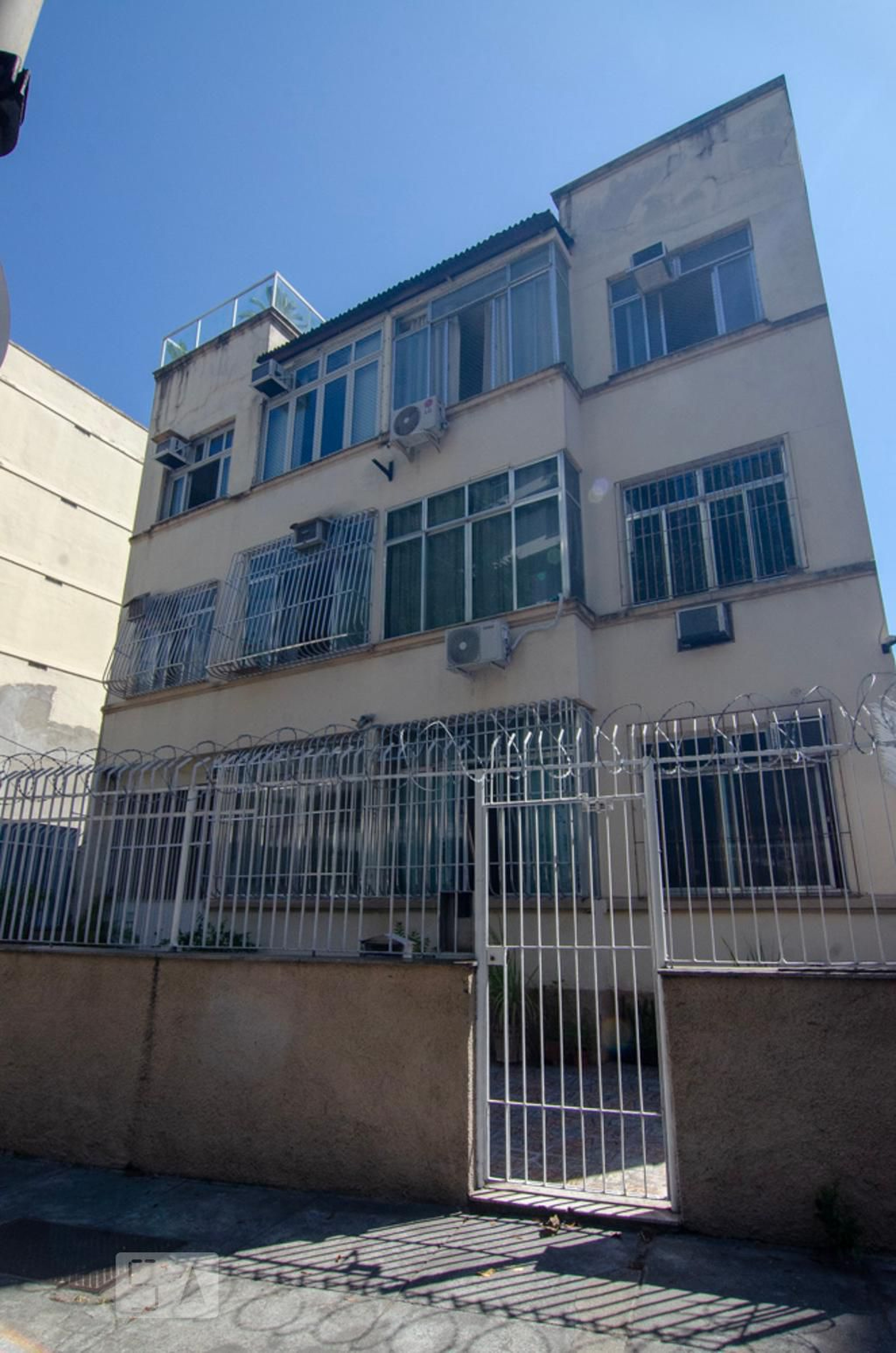 Fachada Condomínio em Rua Paulino Fernandes, 52