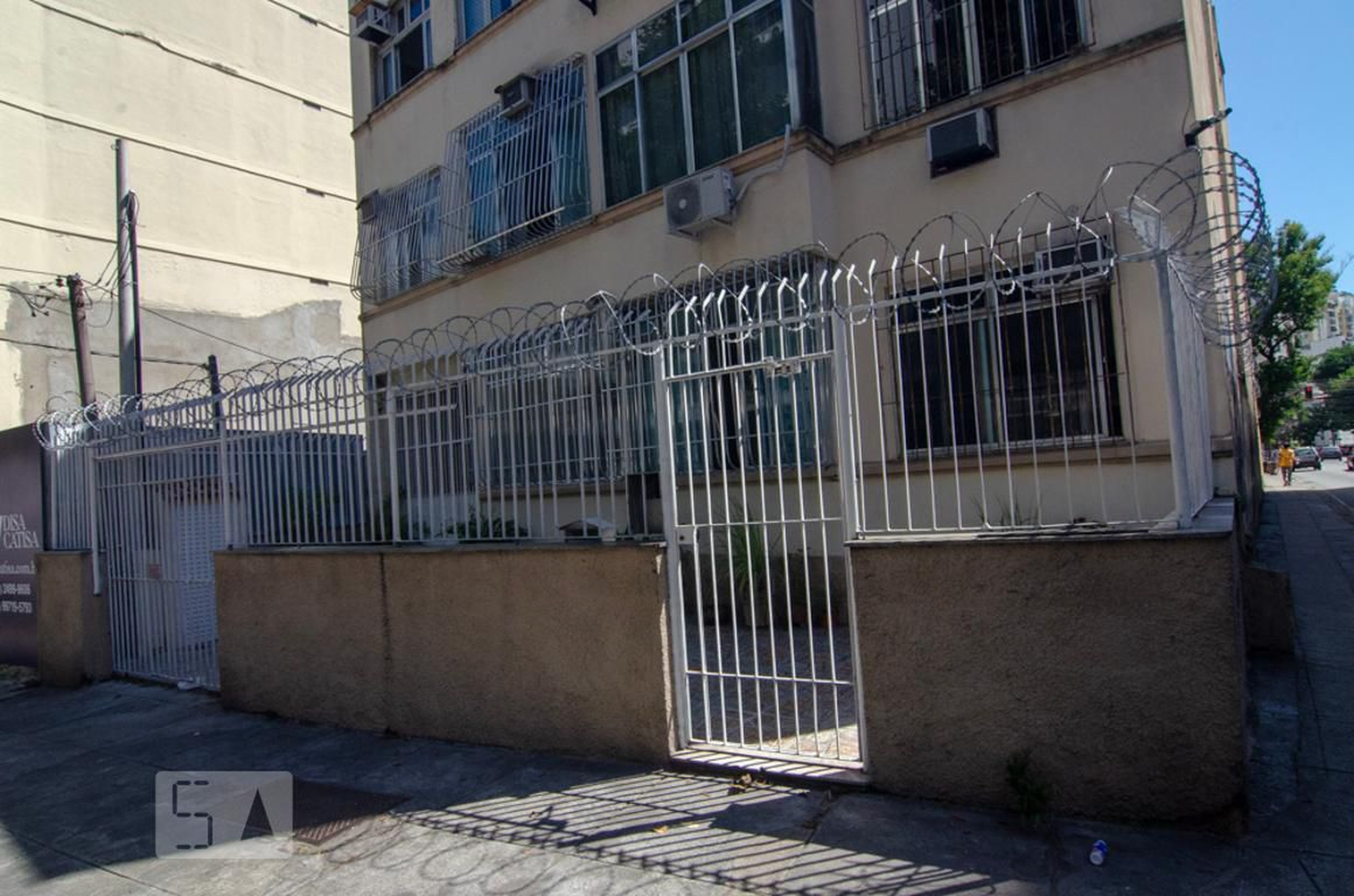 Fachada Condomínio em Rua Paulino Fernandes, 52