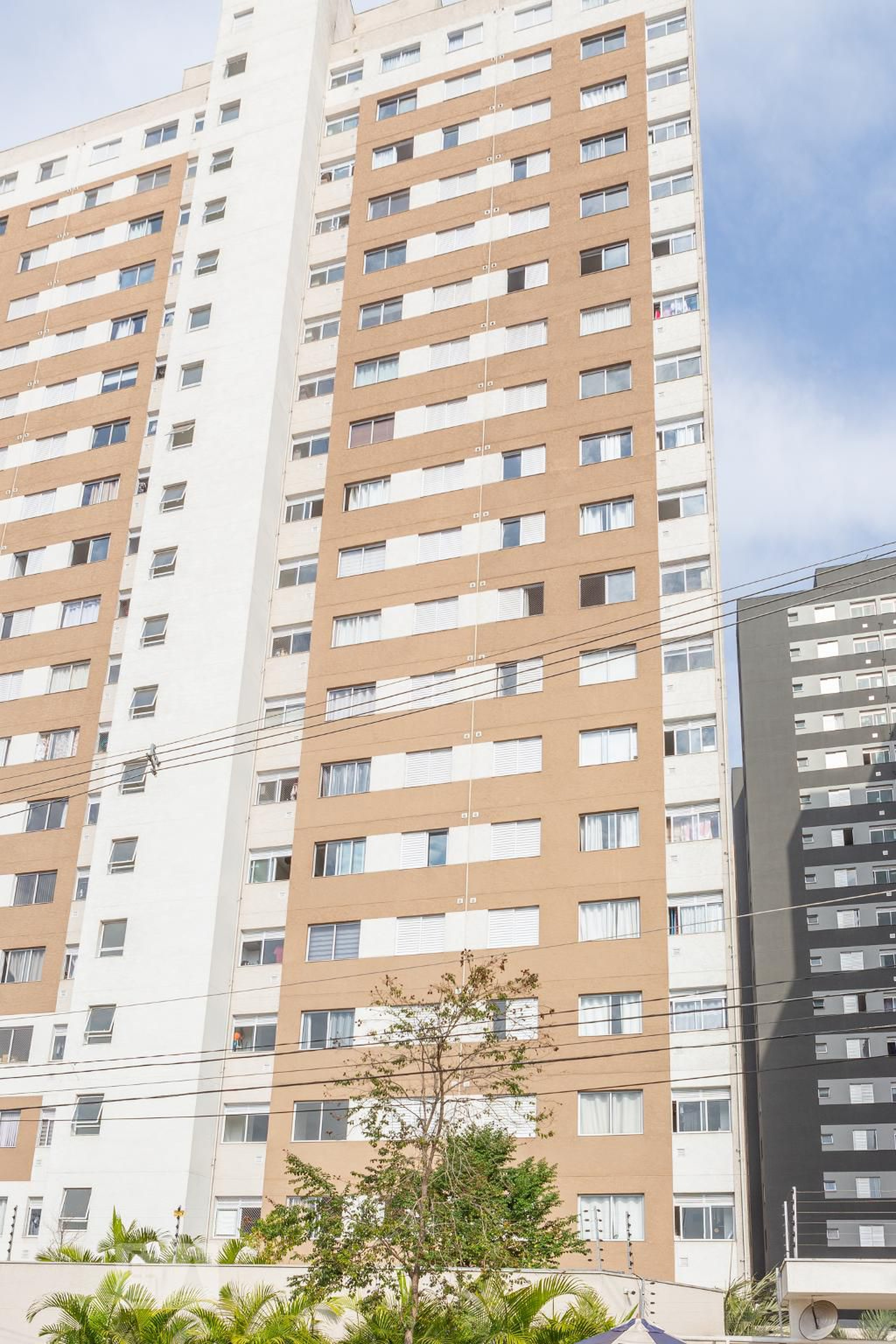 Fachada Condomínio em Rua Torres da Barra, 247