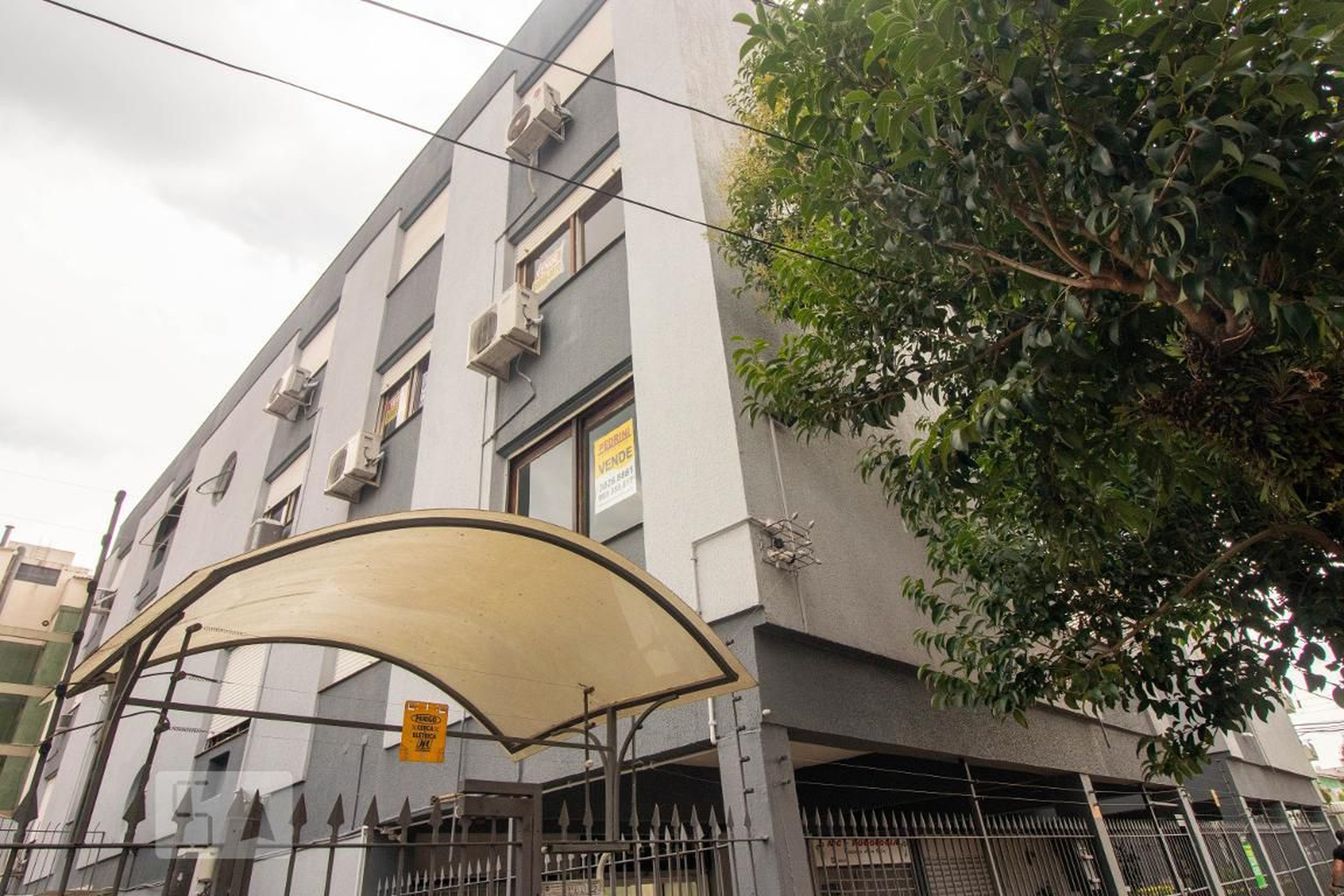 Fachada Condomínio em Rua Professor Pedro Santa Helena, 340