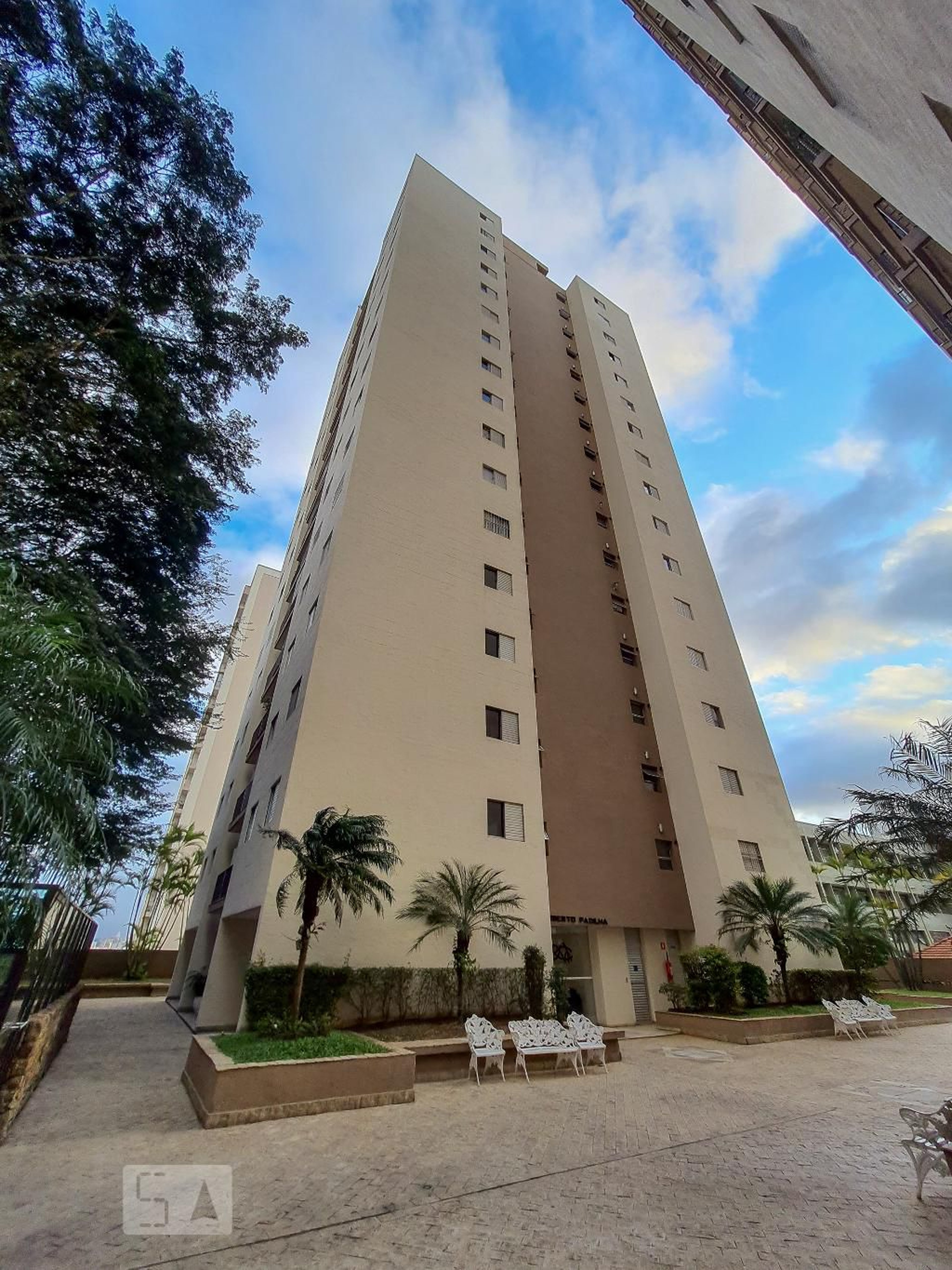 Fachada Condomínio em Rua Aluísio Azevedo, 8578