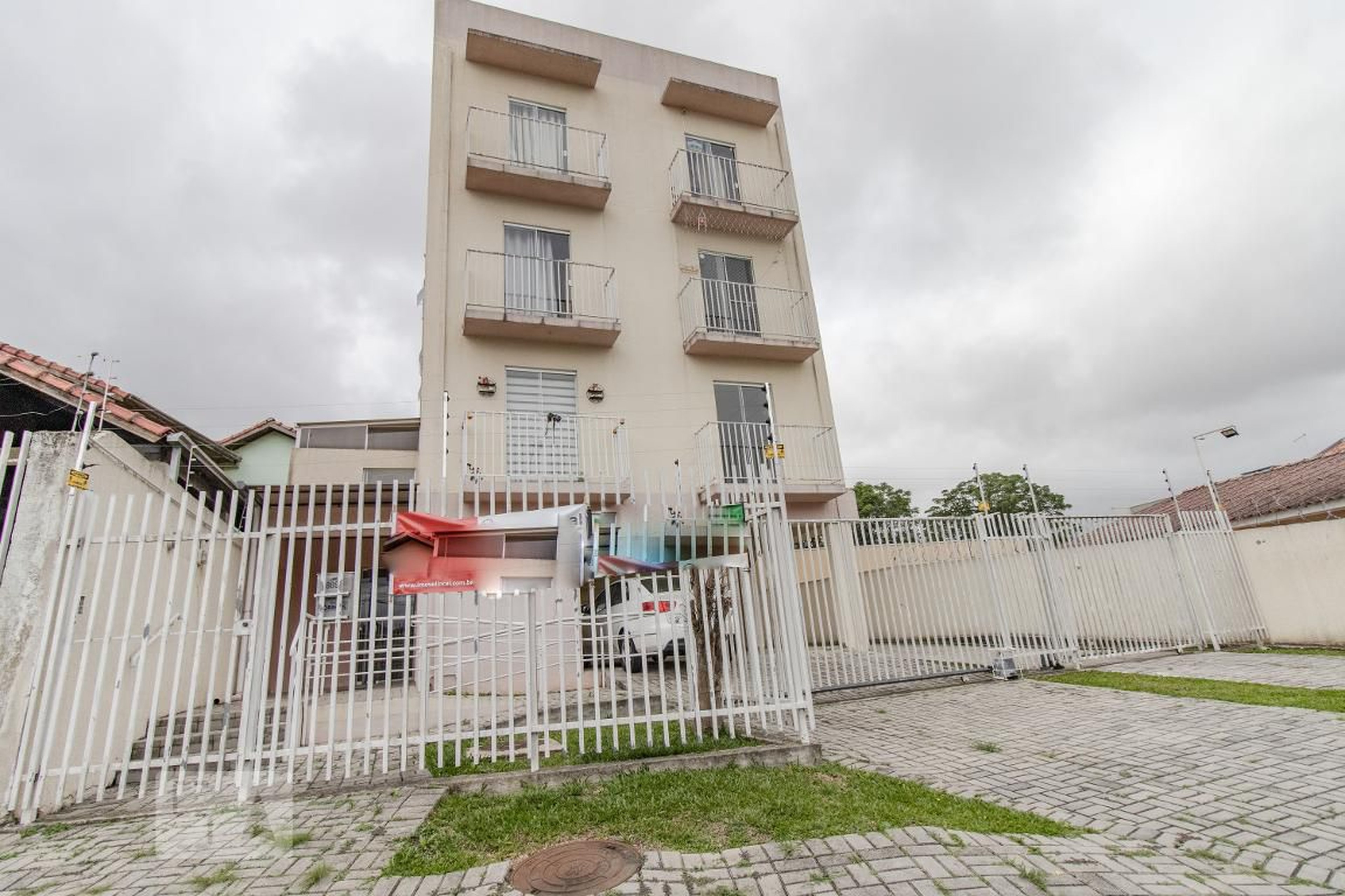 Fachada do Condomínio Condomínio em Rua Thomas Edison, 300