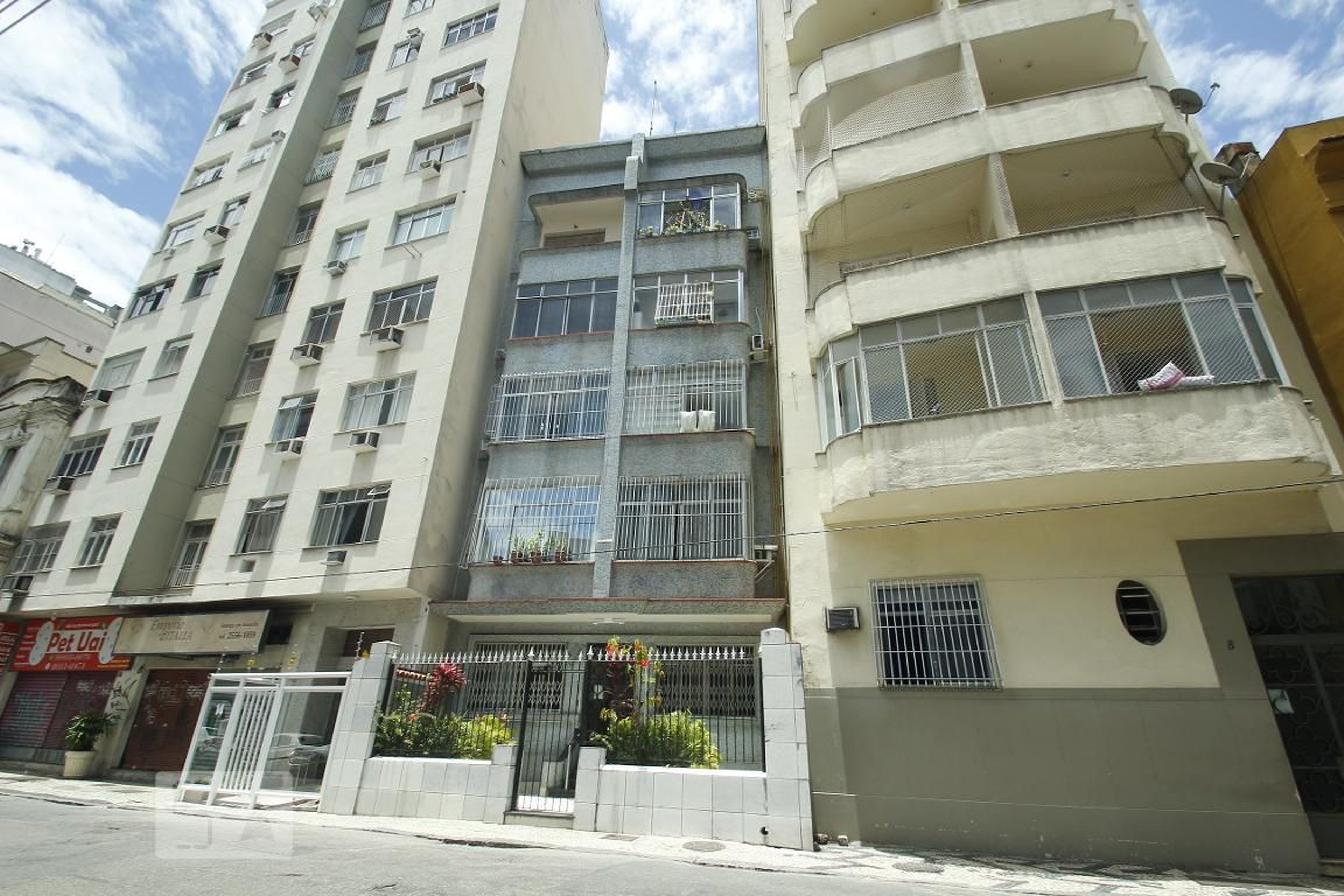 Fachada do Prédio Condomínio em Rua Tavares Bastos, 72