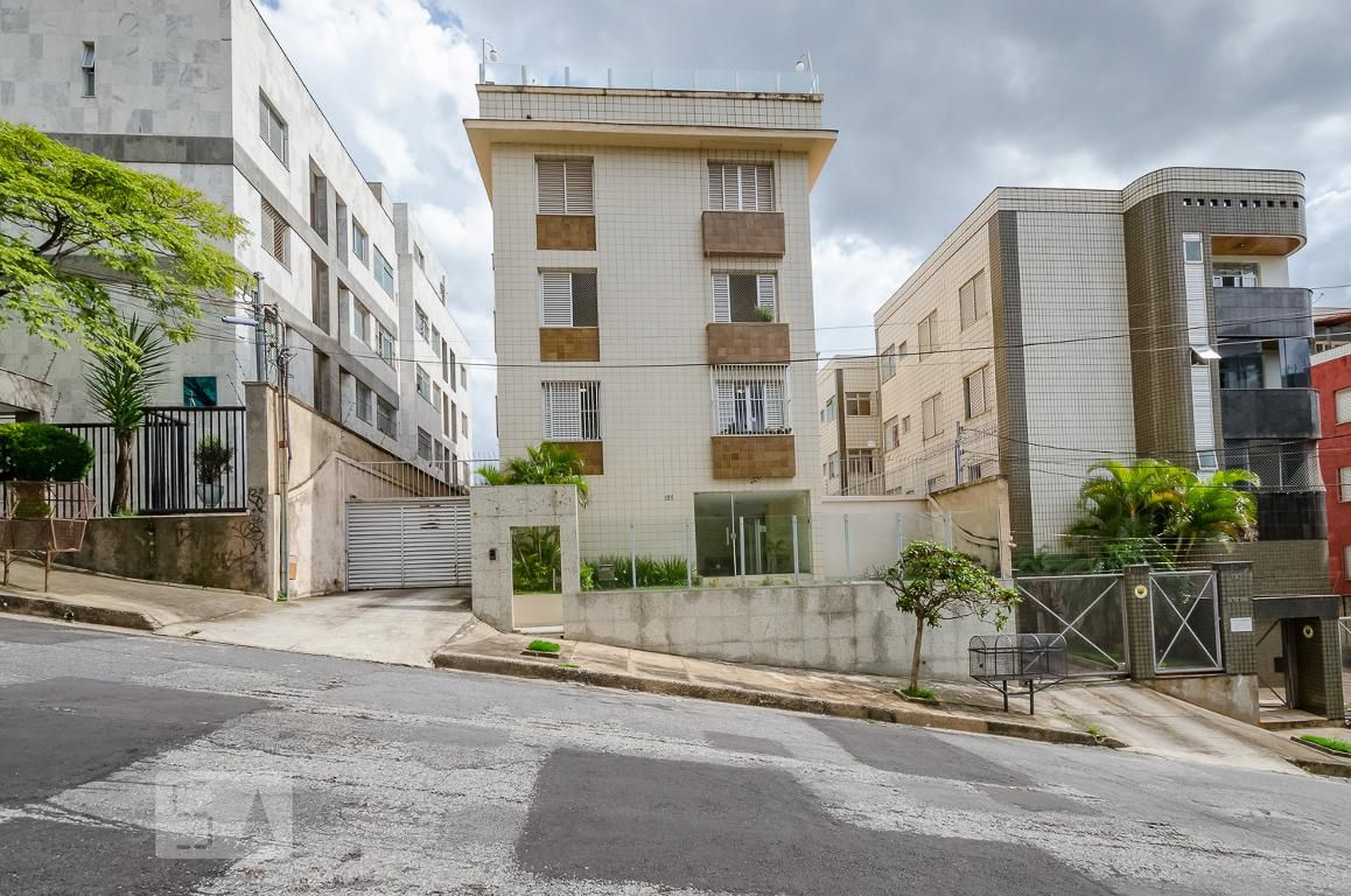 Fachada Condomínio em Rua Clementino Viana Dotti, 151