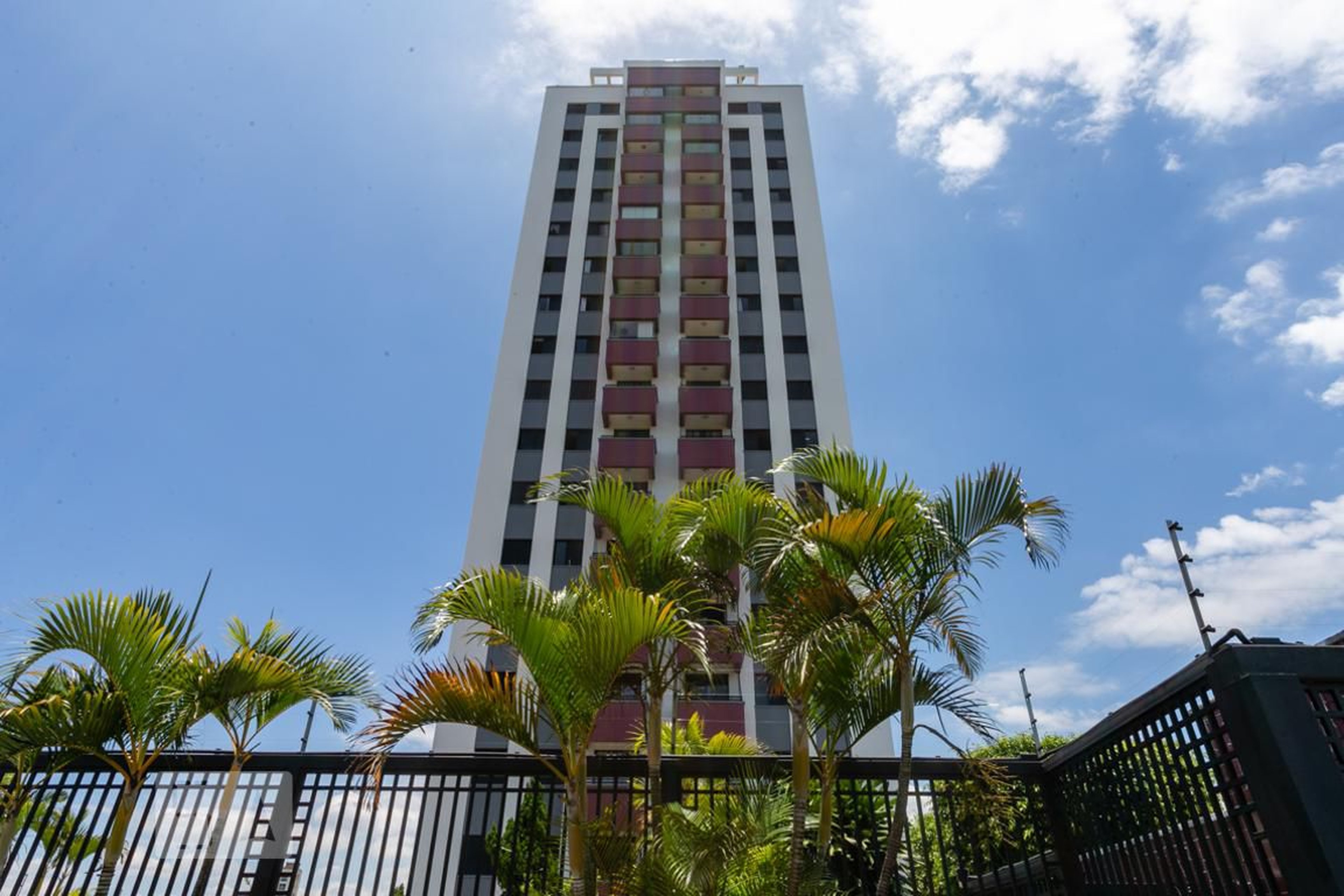 Fachada do prédio Condomínio Mirante do Rio Verde