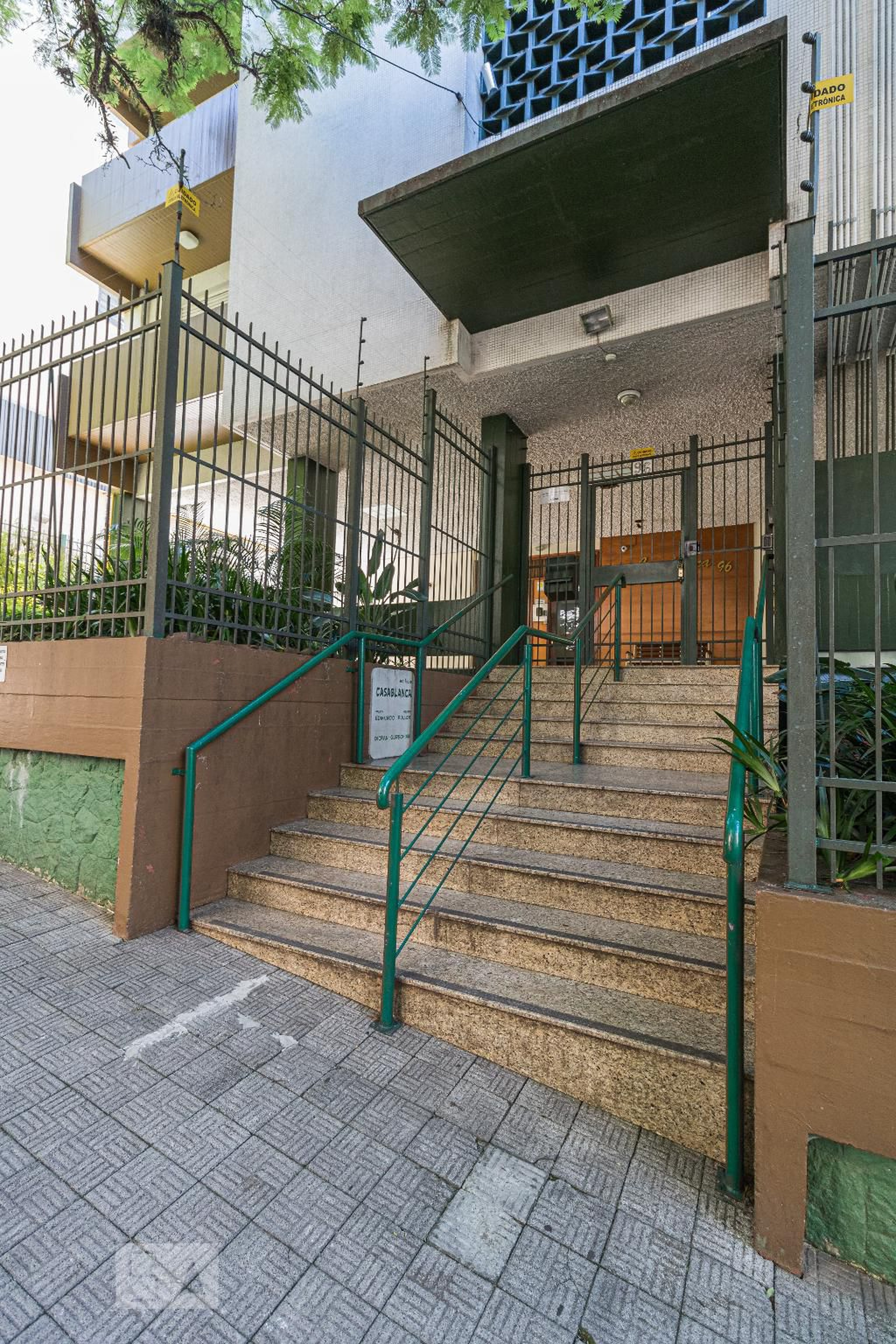 Fachada do Prédio Condomínio em Rua Felipe Camarão, 96