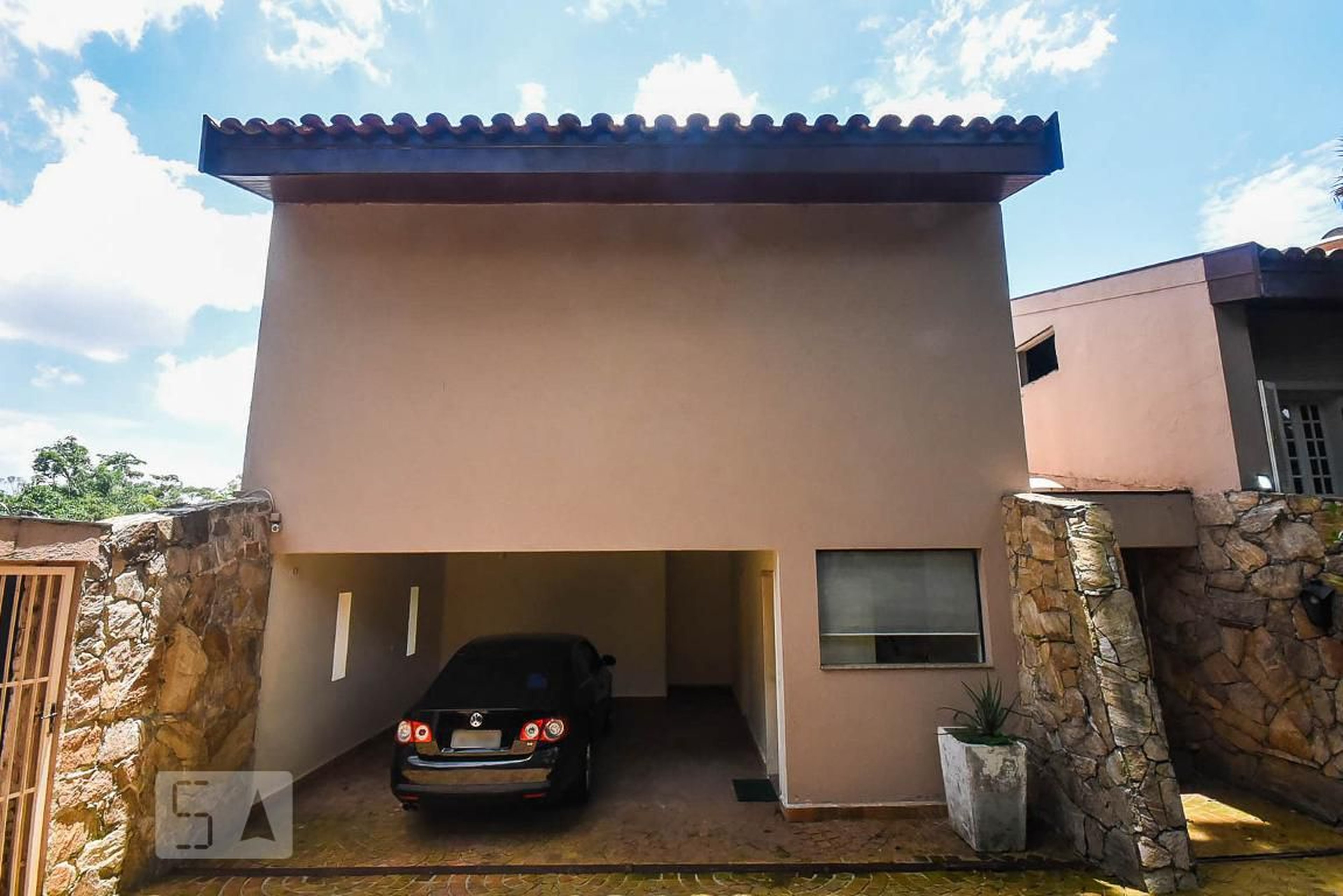 Fachada Condomínio em Rua Professor Luciano Gualberto, 295