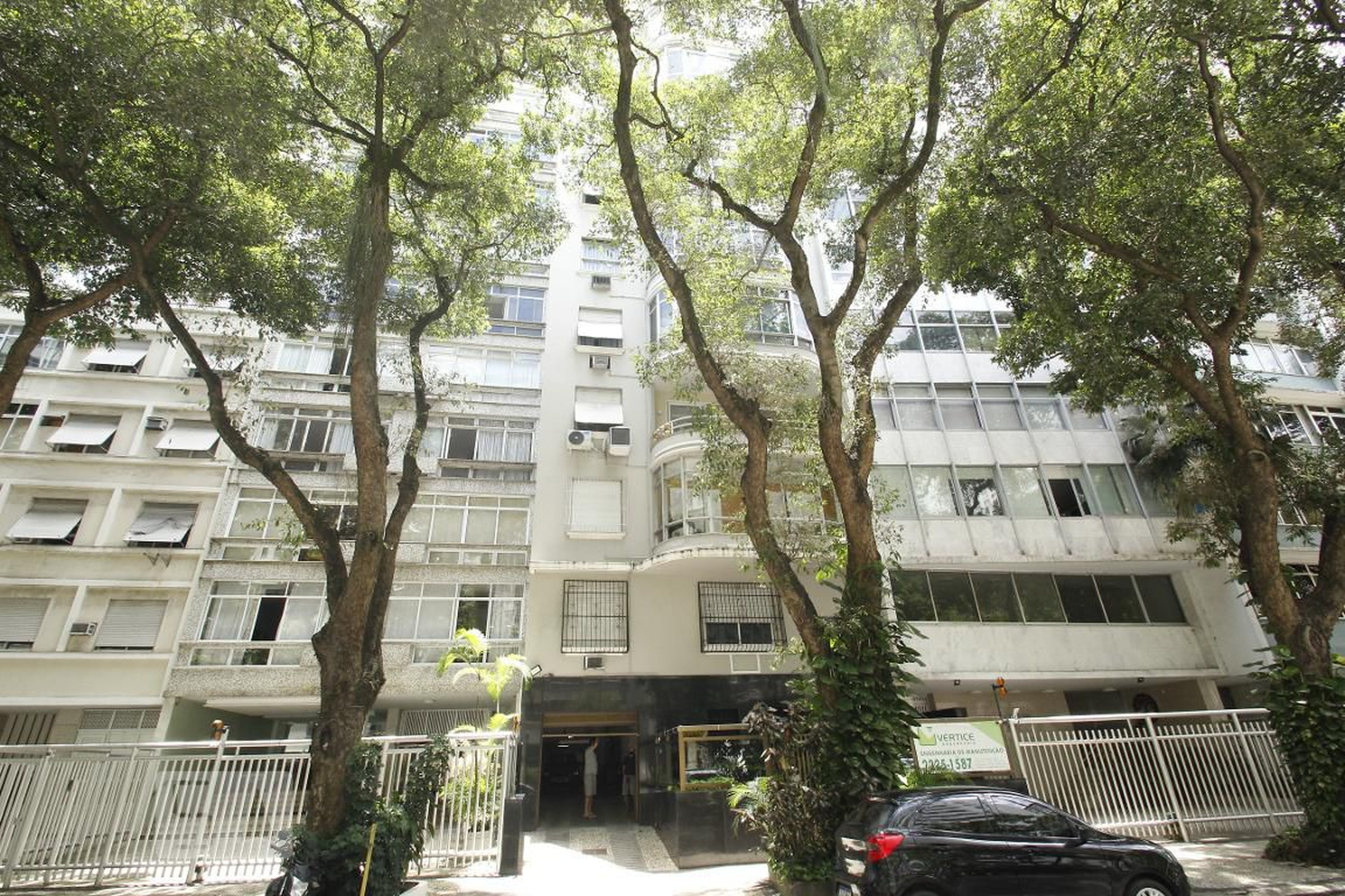 Fachada do Prédio Condomínio em Avenida Oswaldo Cruz, 135