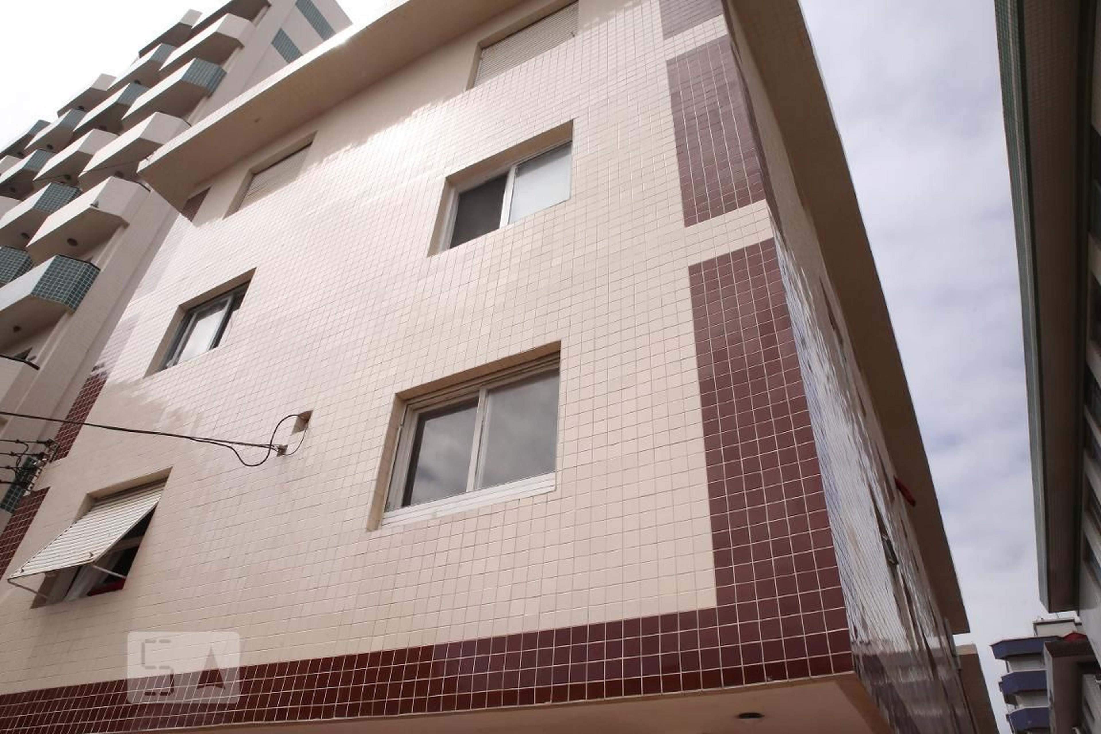 Fachada Condomínio em Rua Deputado Pinheiro Júnior, 58