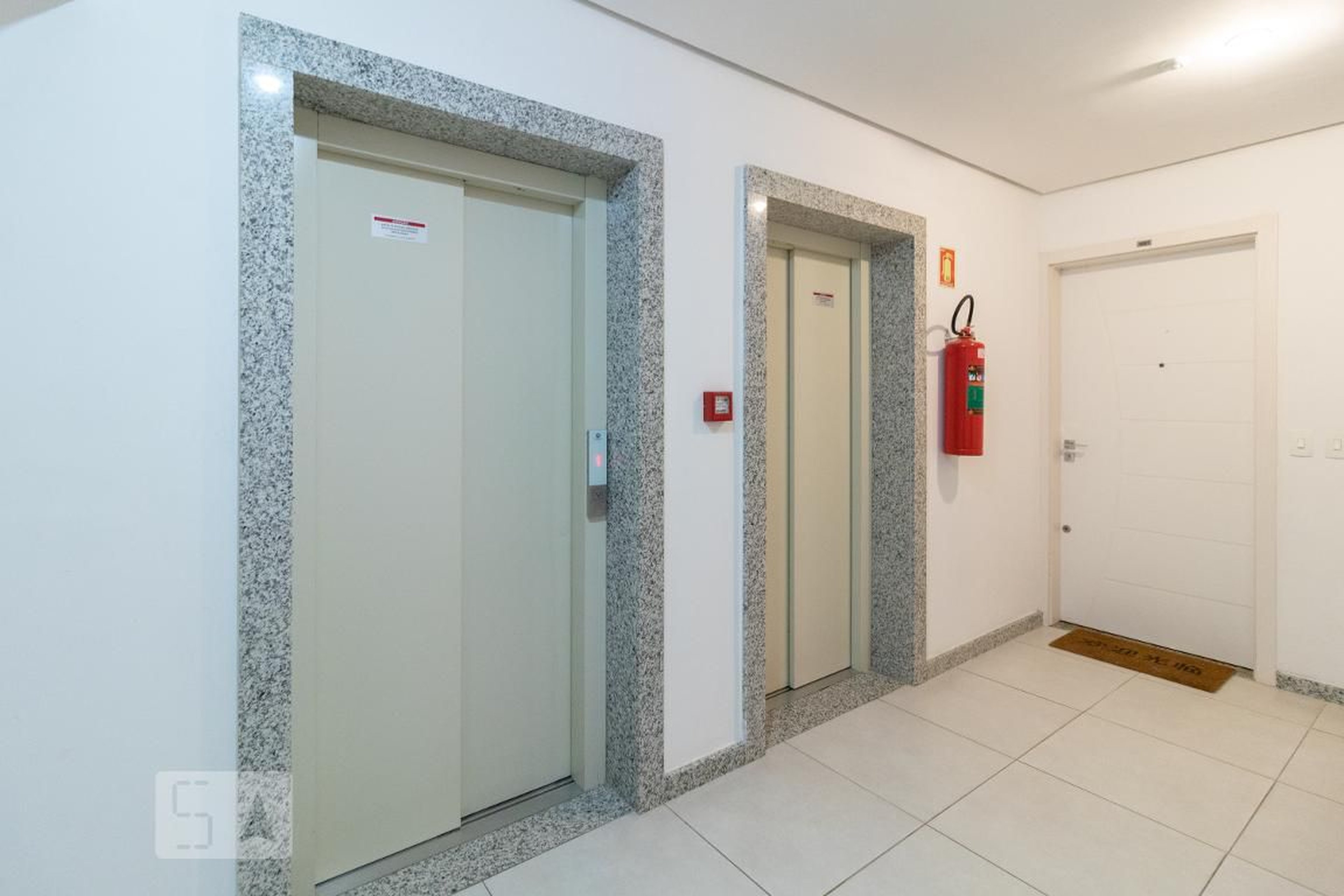 Elevador - Edifício Dom Vicente