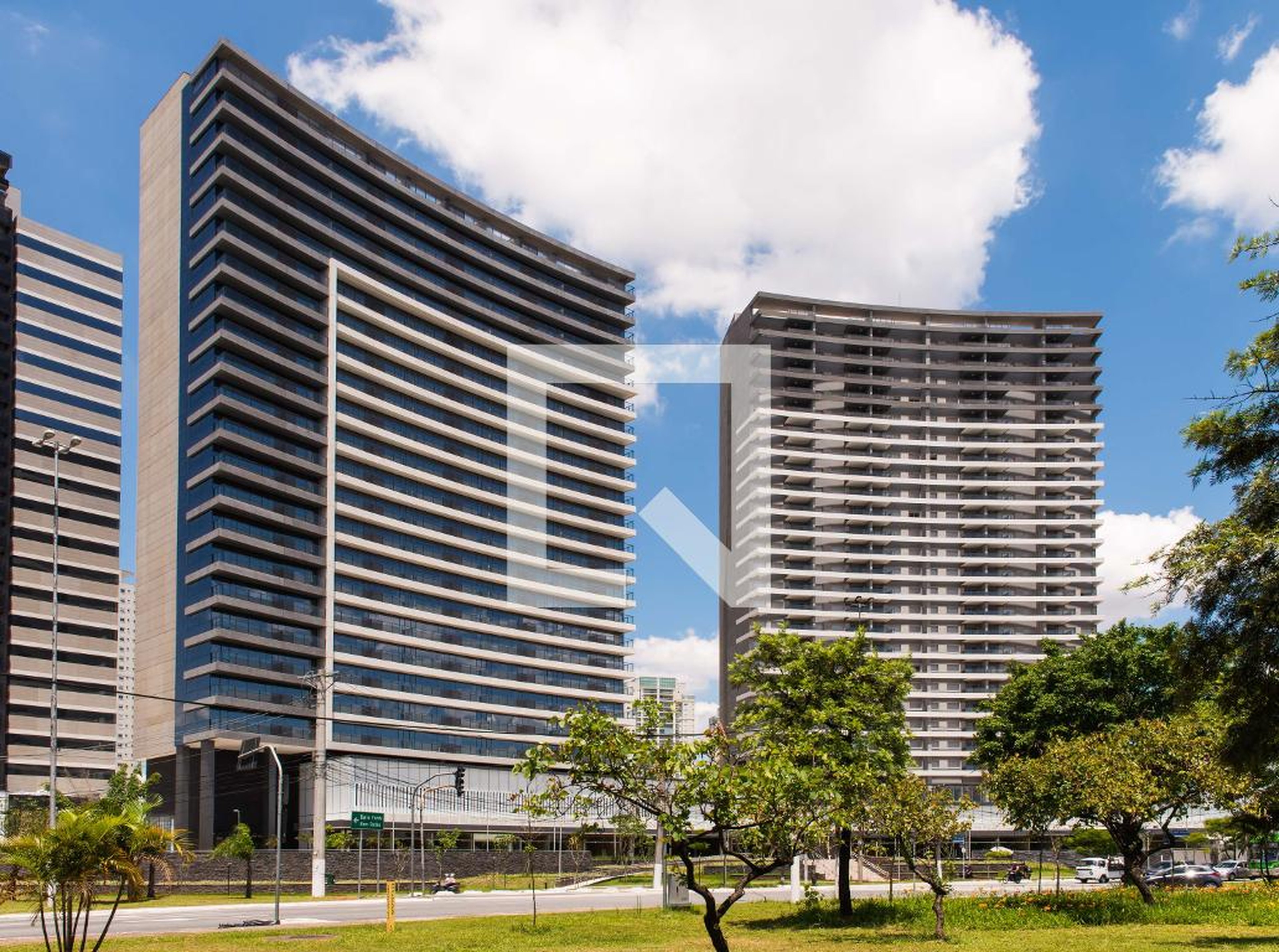 Fachada Condomínio em Avenida Marquês de São Vicente, esq com a Nicolas Boer