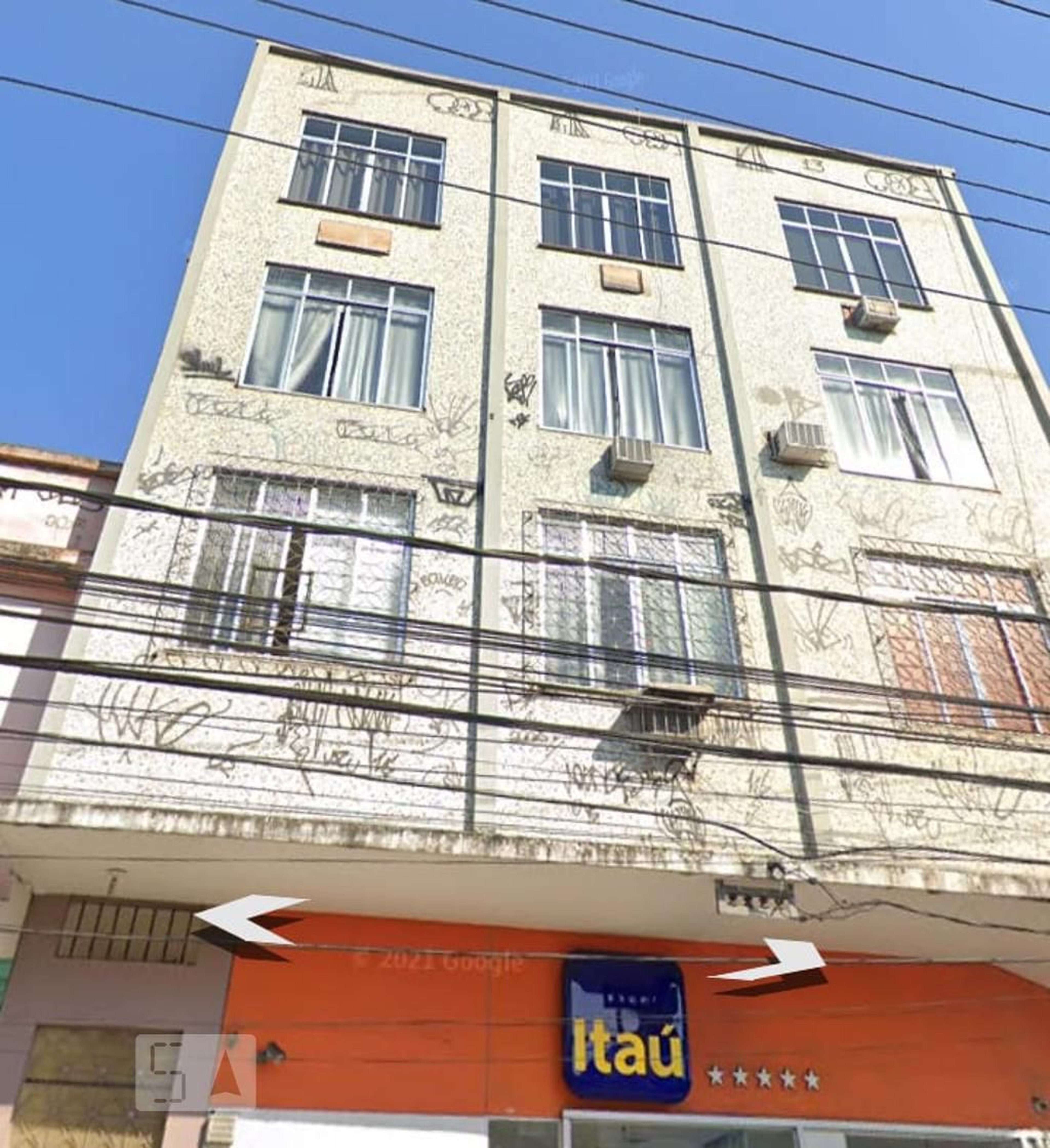 Fachada Condomínio em Estrada da Água Grande, 900