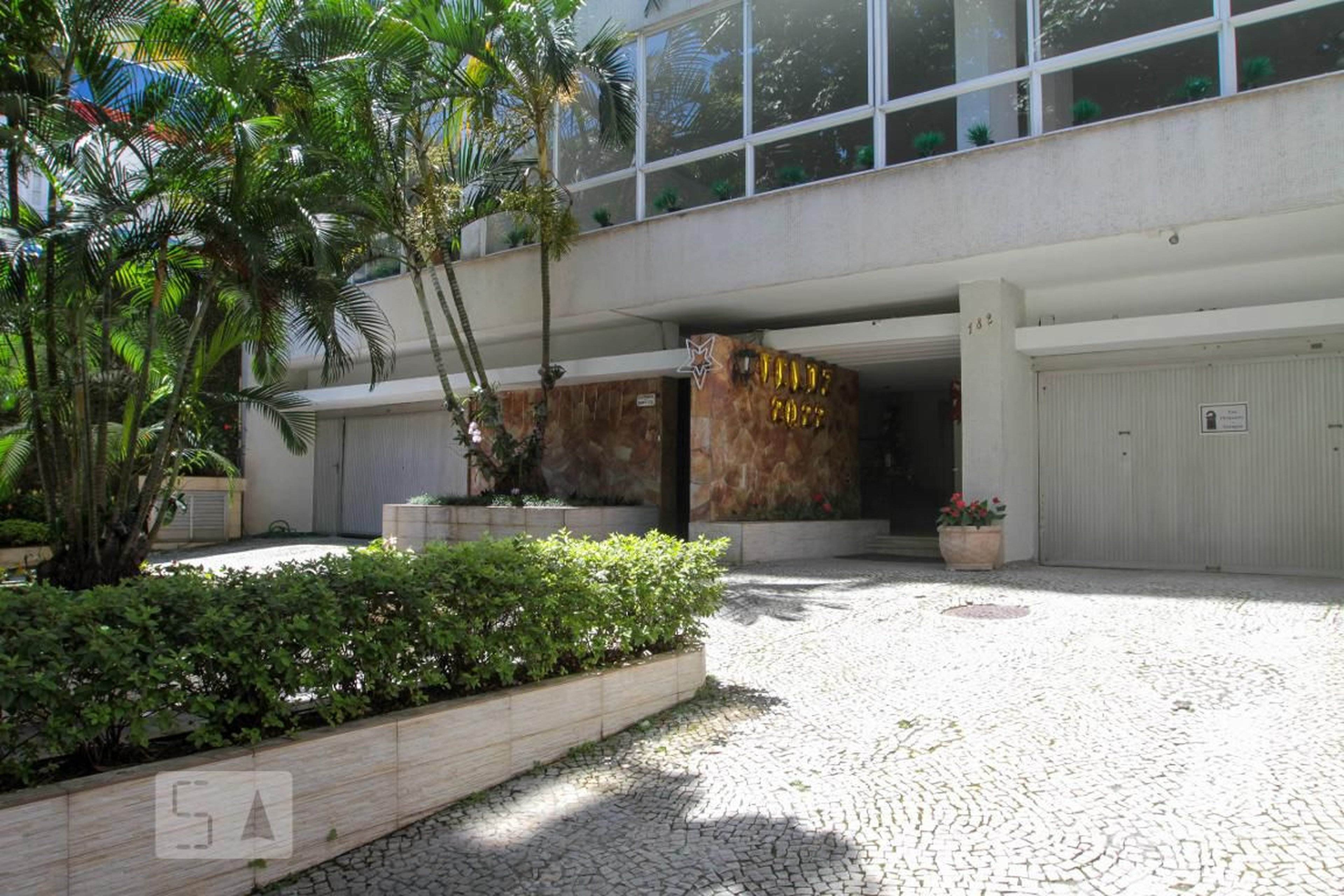 Entrada do Prédio - Jardim Botânico