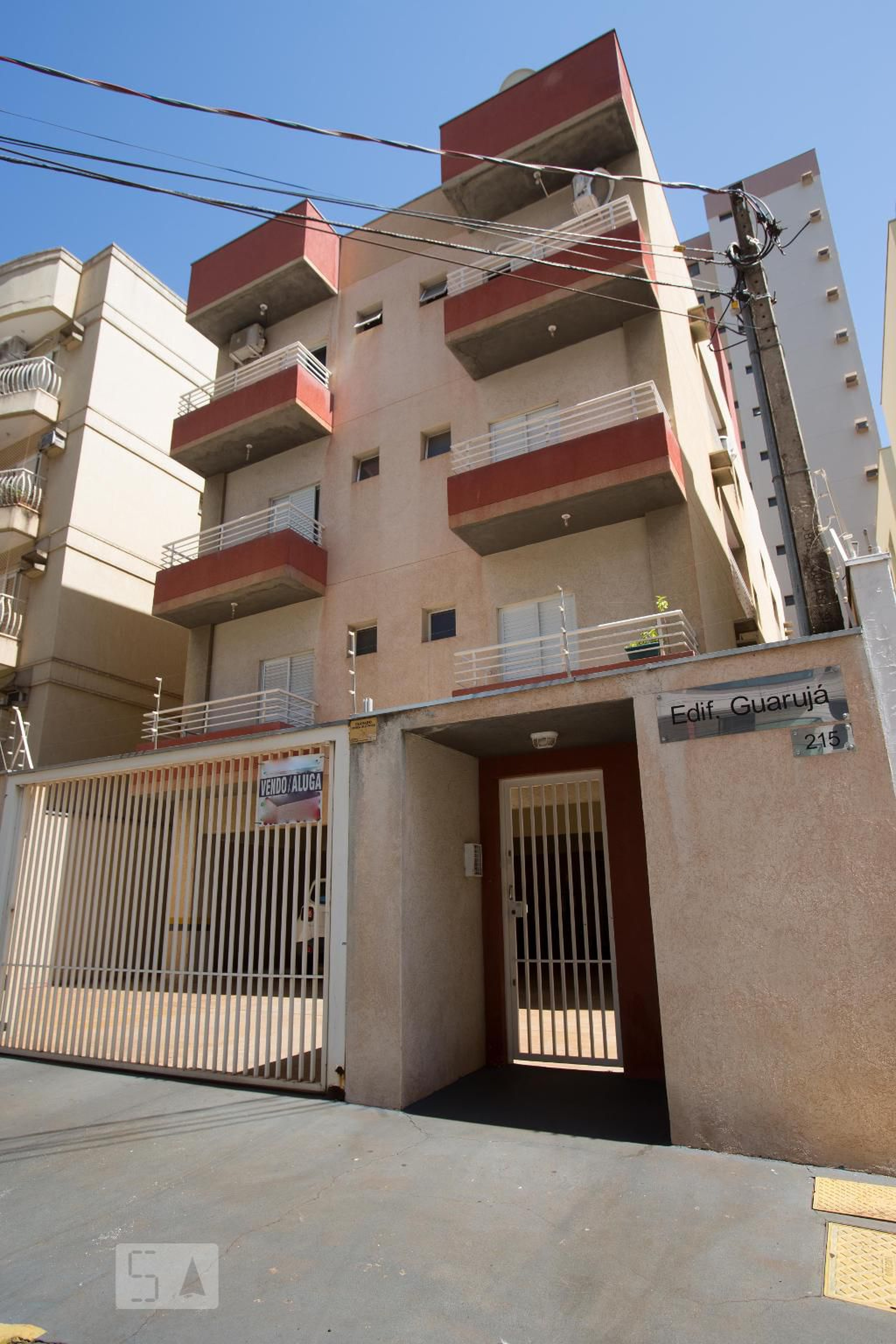 Fachada Condomínio em Rua Arnaud Capuzzo, 215