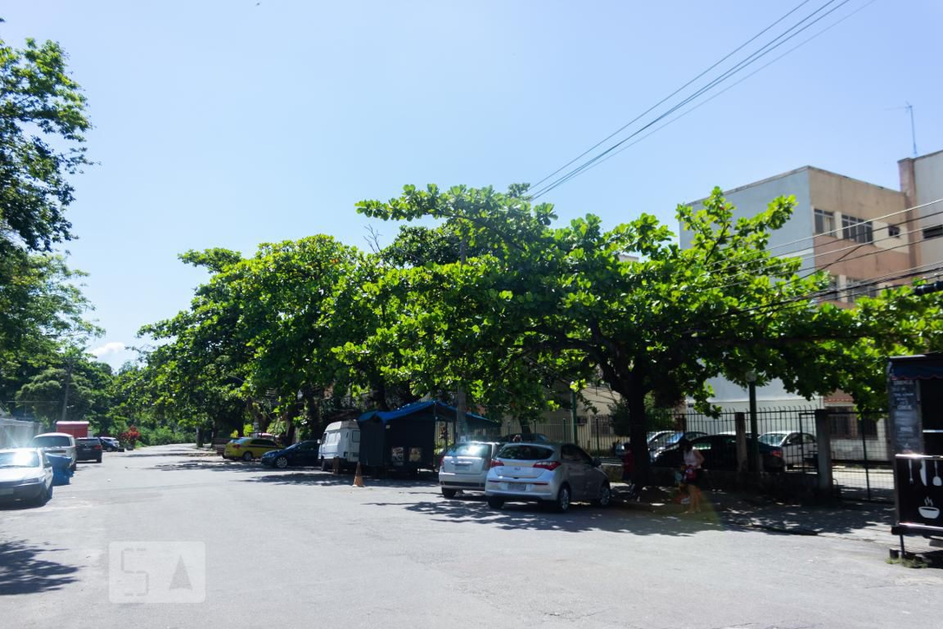 Fachada do Condomínio Condomínio Village Barra Linda