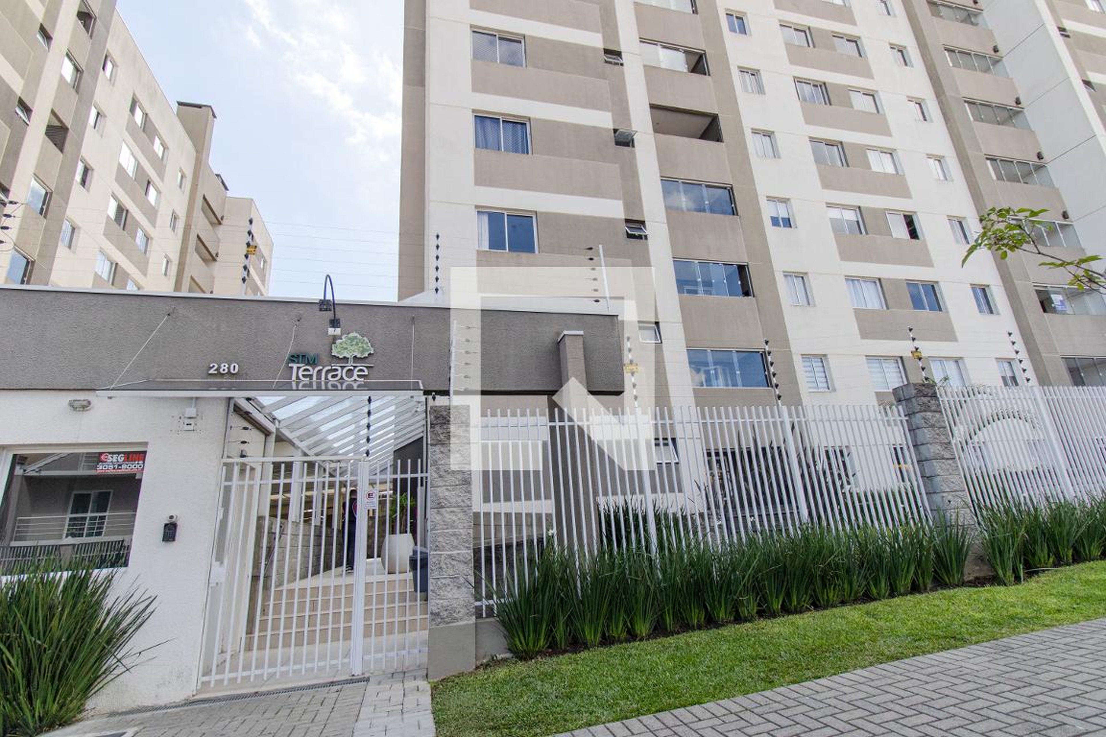 Fachada do Condomínio Condomínio em Rua Alberto Kosop, 180