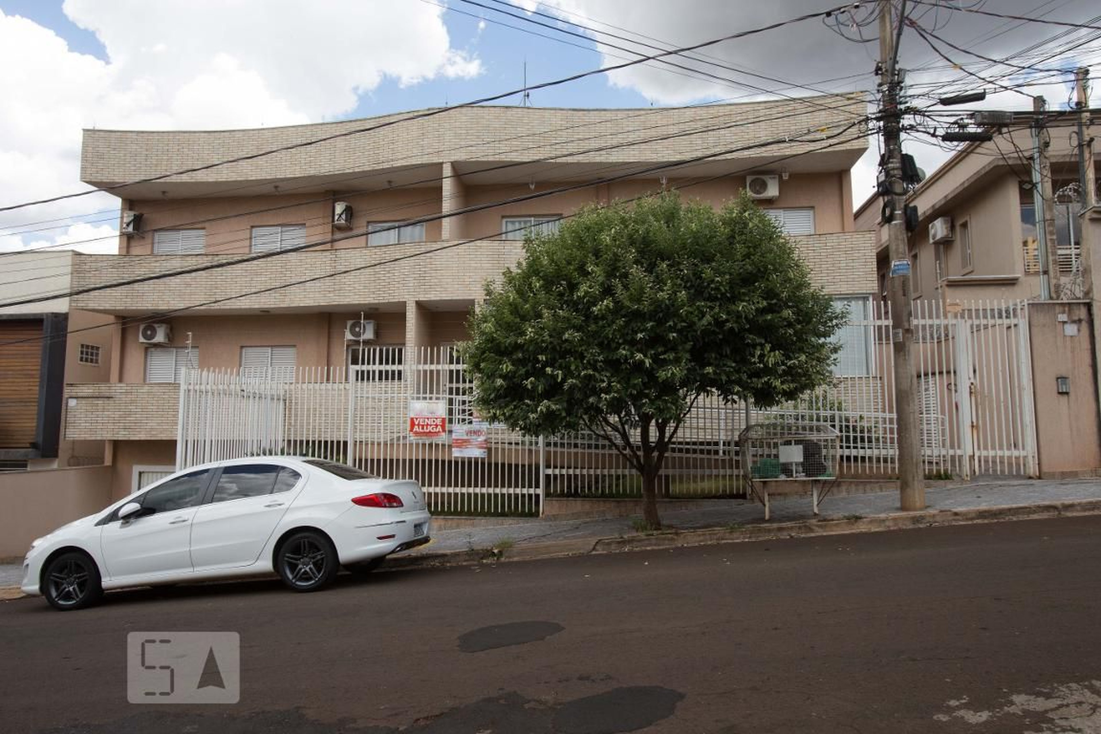 Fachada Condomínio em Rua Emma Barcarollo Guimarães, n° 46