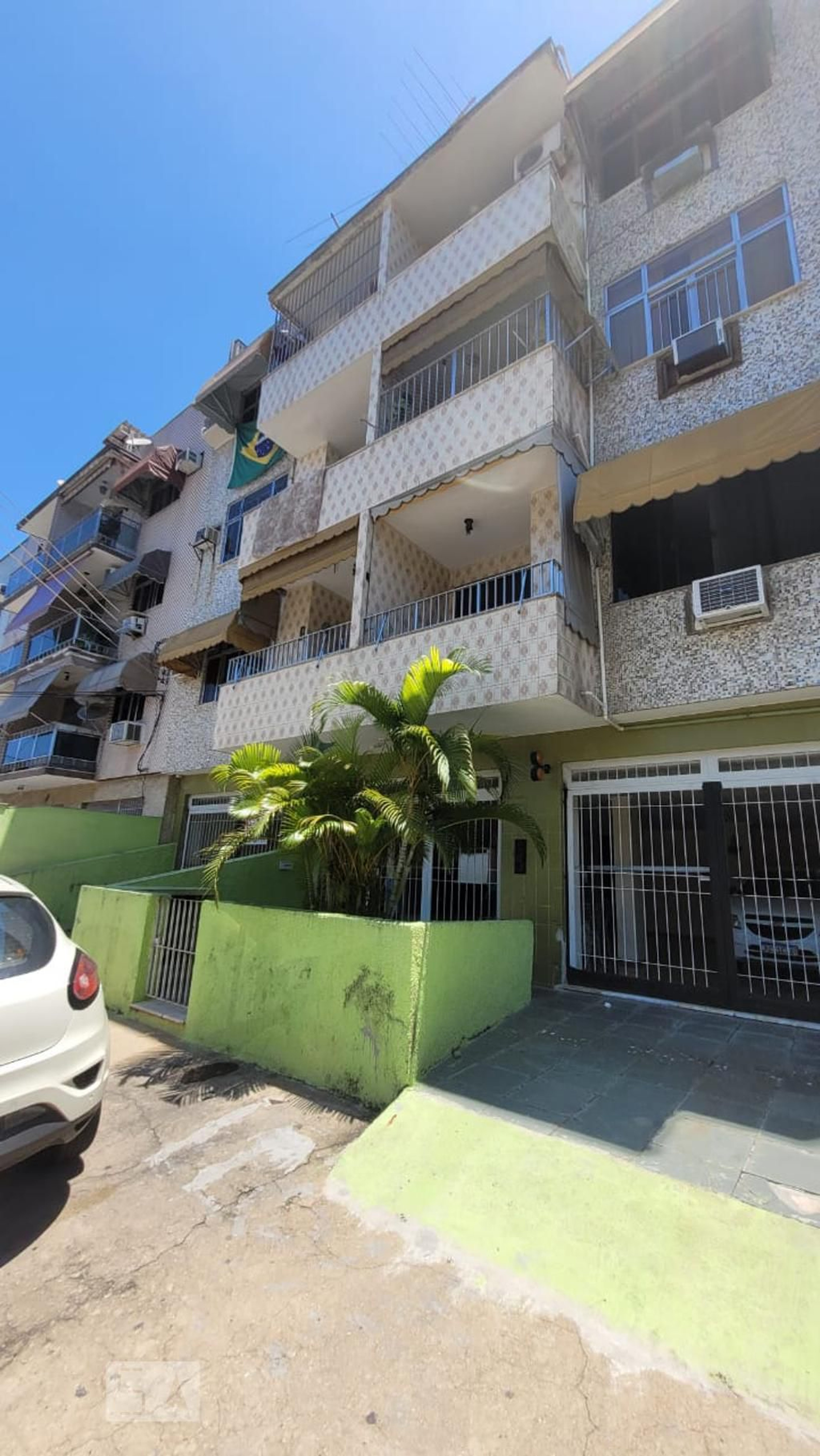 Fachada Condomínio em Rua Manuel de Araújo, 243