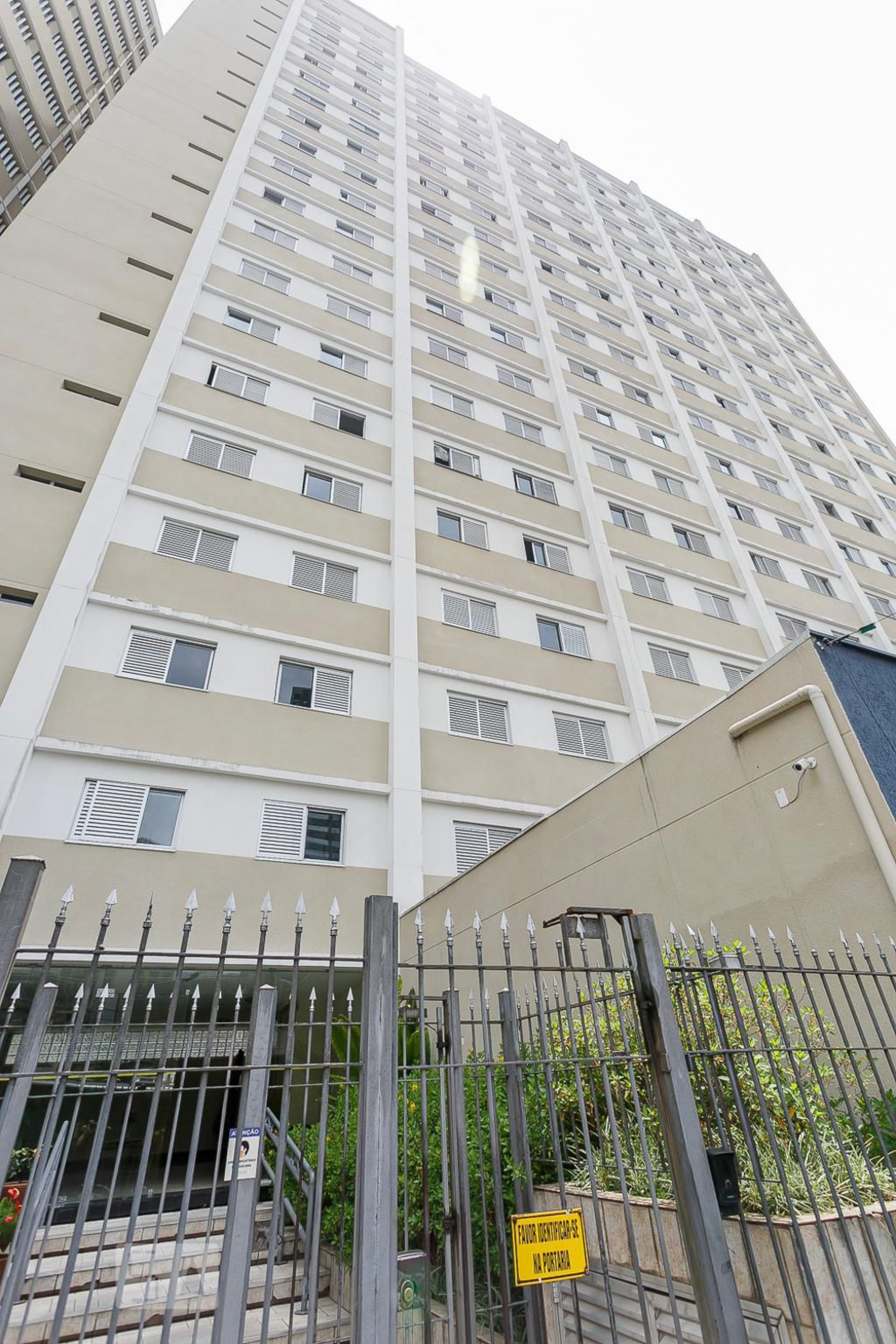 Fachada Condomínio em Rua Heitor Penteado, 1509