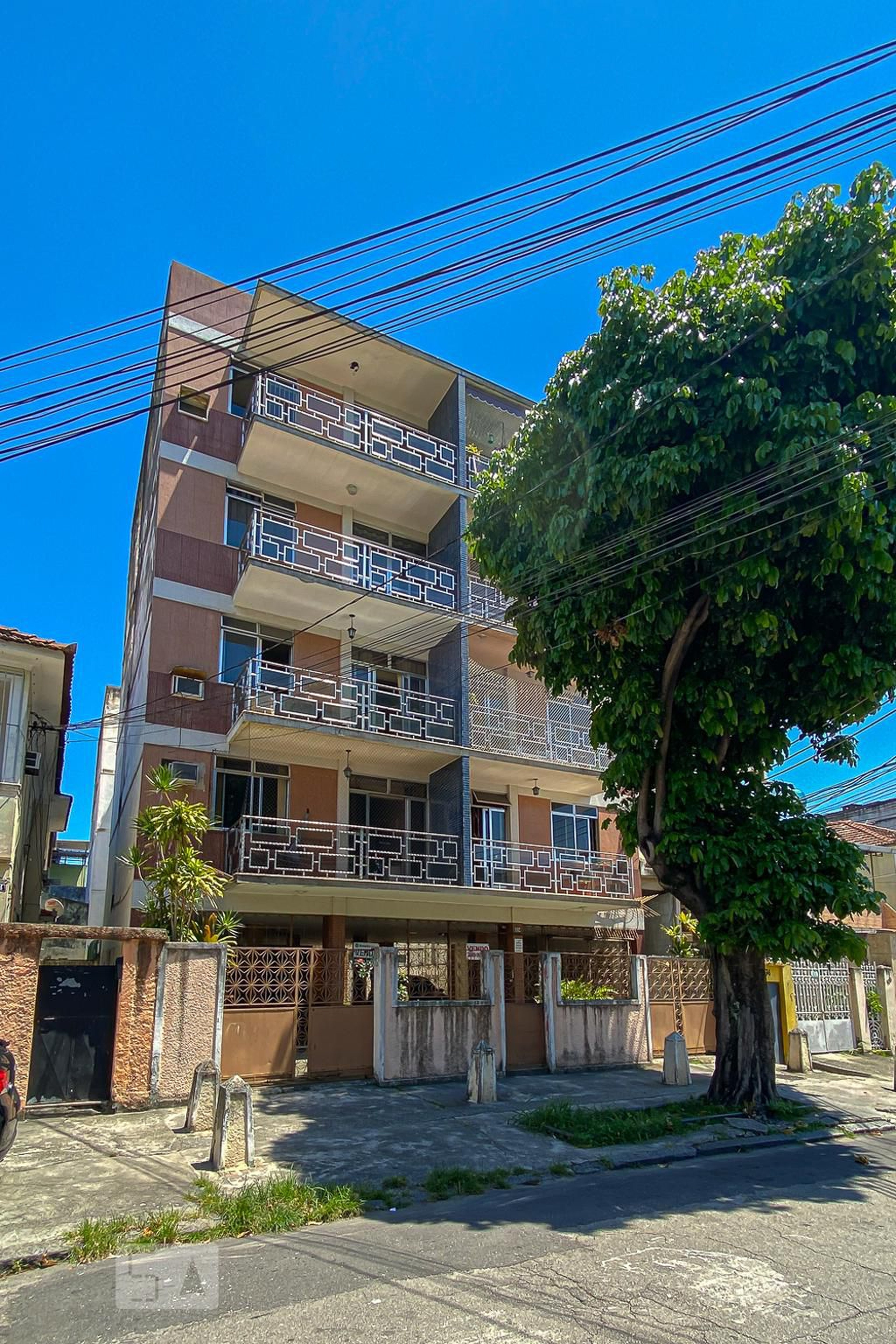 Fachada Condomínio em Rua Senador Mourão Vieira, 102